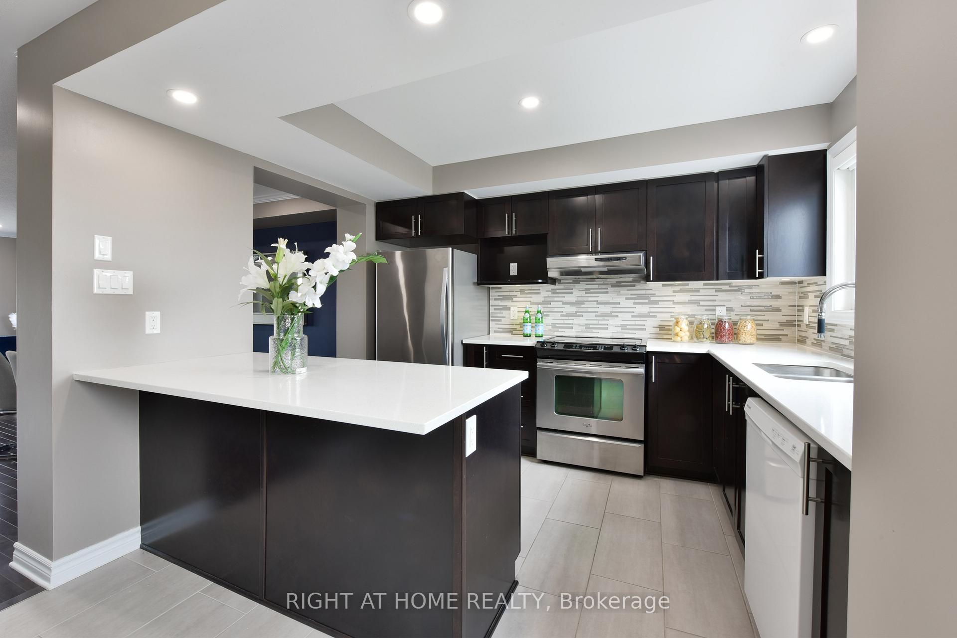 Photo 19 of 520 Silvertip Lane, Ottawa, Kanata - Kanata Lakes/Heritage Hills — HOMEH
