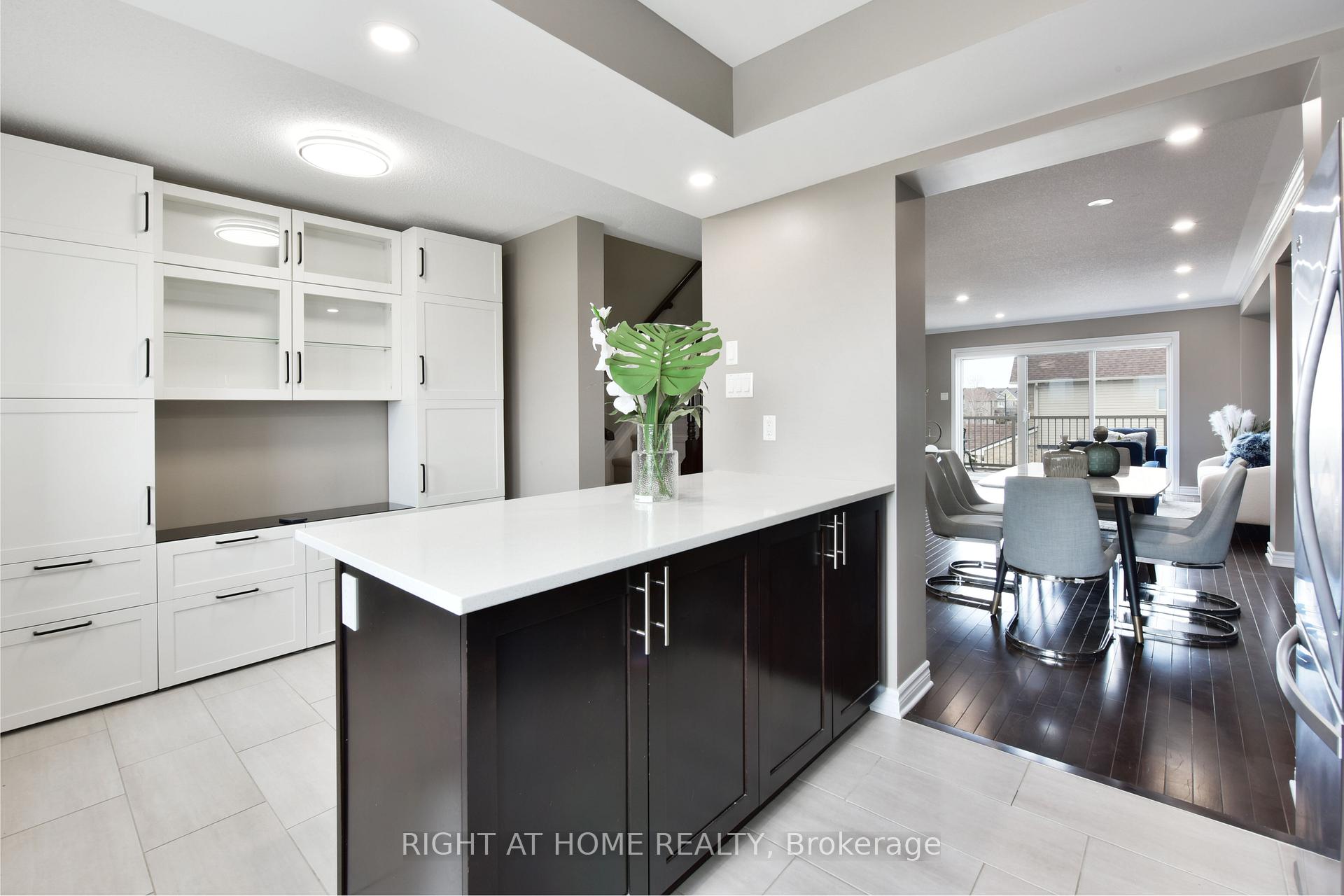 Photo 20 of 520 Silvertip Lane, Ottawa, Kanata - Kanata Lakes/Heritage Hills — HOMEH
