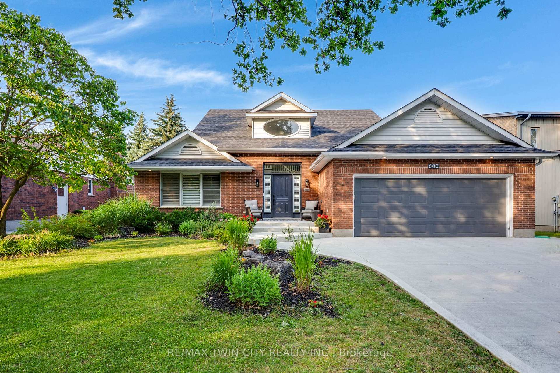 Photo 1 of 600 Coppercroft Court, Waterloo, Colonial Acres — HOMEH