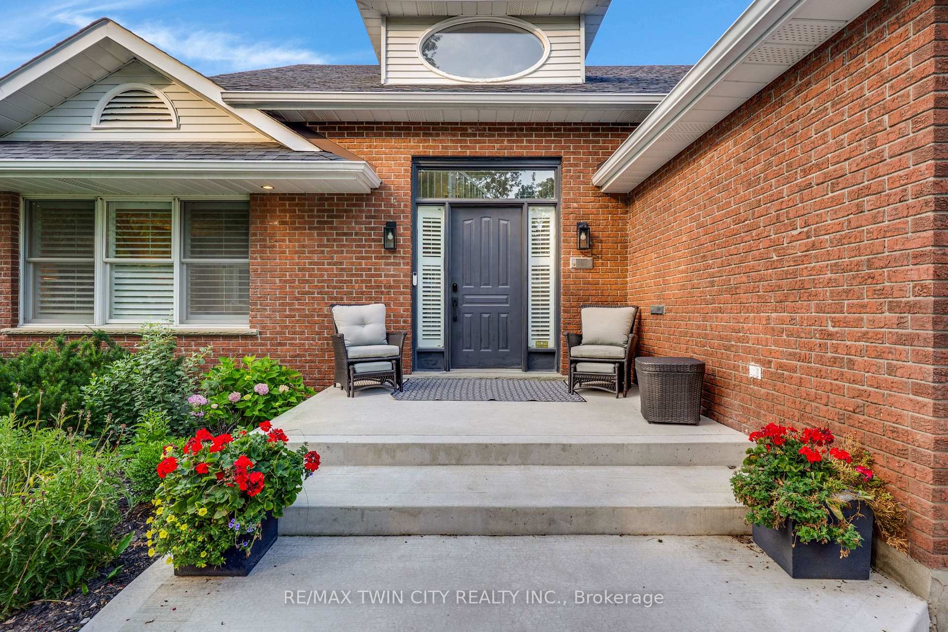 Photo 4 of 600 Coppercroft Court, Waterloo, Colonial Acres — HOMEH
