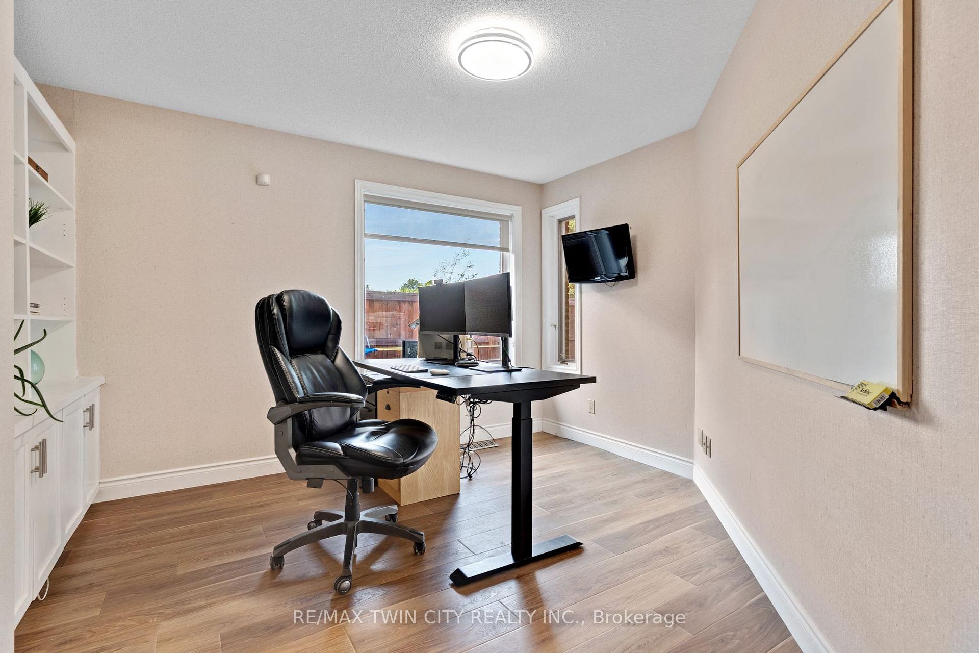 Photo 7 of 600 Coppercroft Court, Waterloo, Colonial Acres — HOMEH