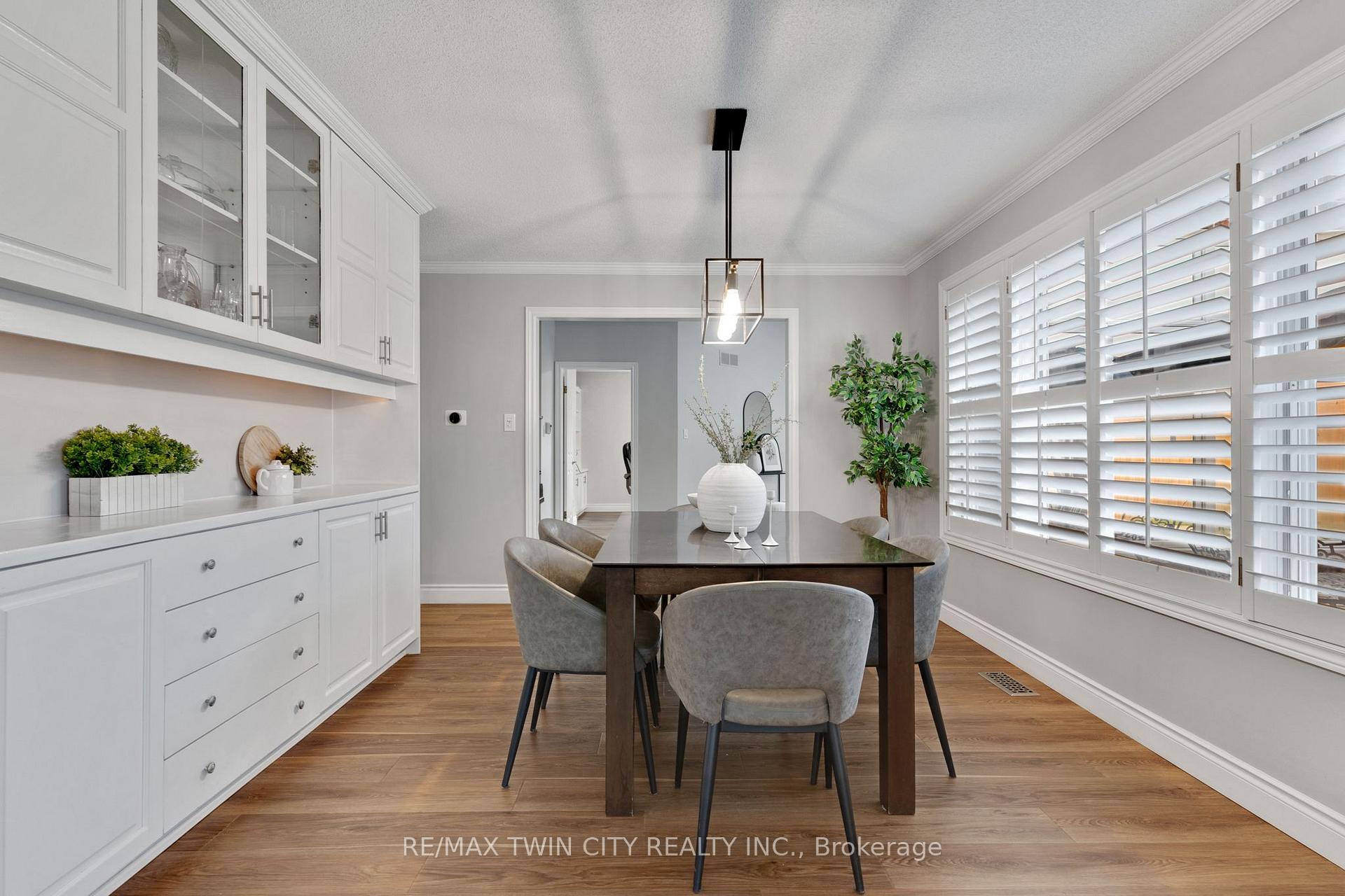Photo 10 of 600 Coppercroft Court, Waterloo, Colonial Acres — HOMEH