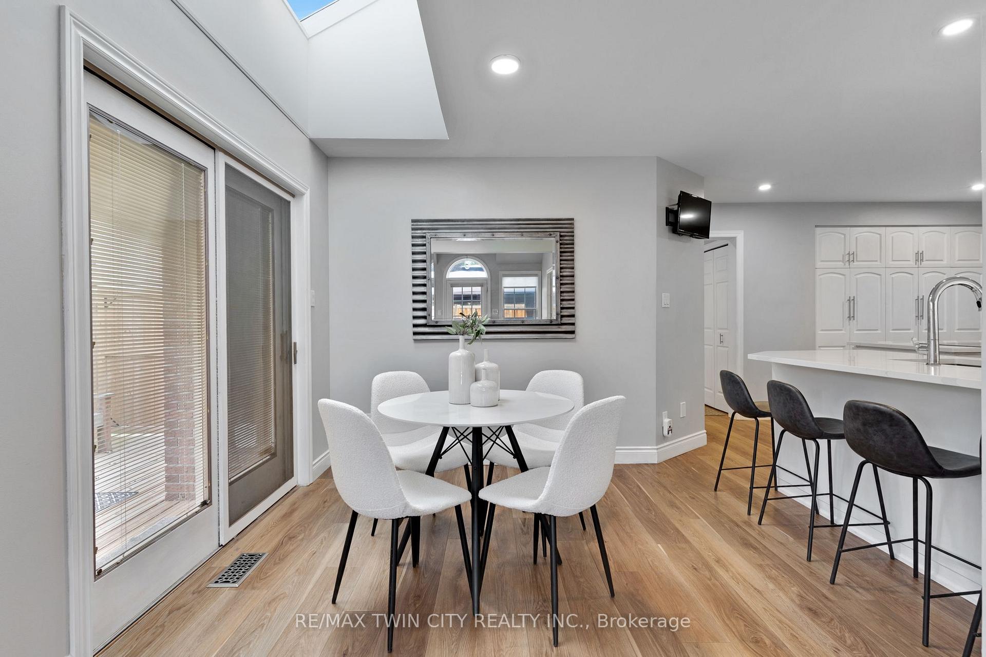 Photo 15 of 600 Coppercroft Court, Waterloo, Colonial Acres — HOMEH