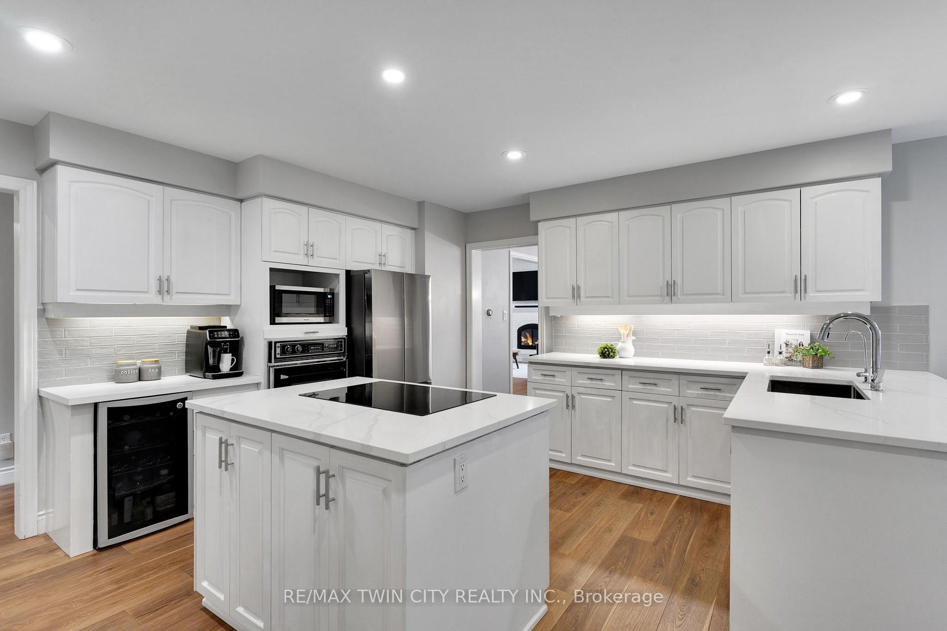 Photo 18 of 600 Coppercroft Court, Waterloo, Colonial Acres — HOMEH