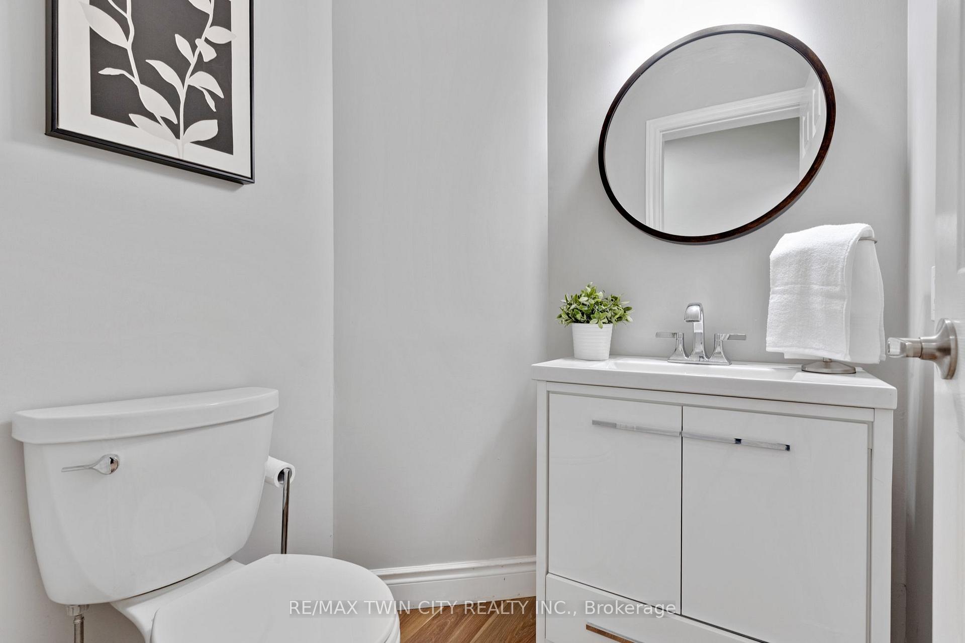 Photo 24 of 600 Coppercroft Court, Waterloo, Colonial Acres — HOMEH