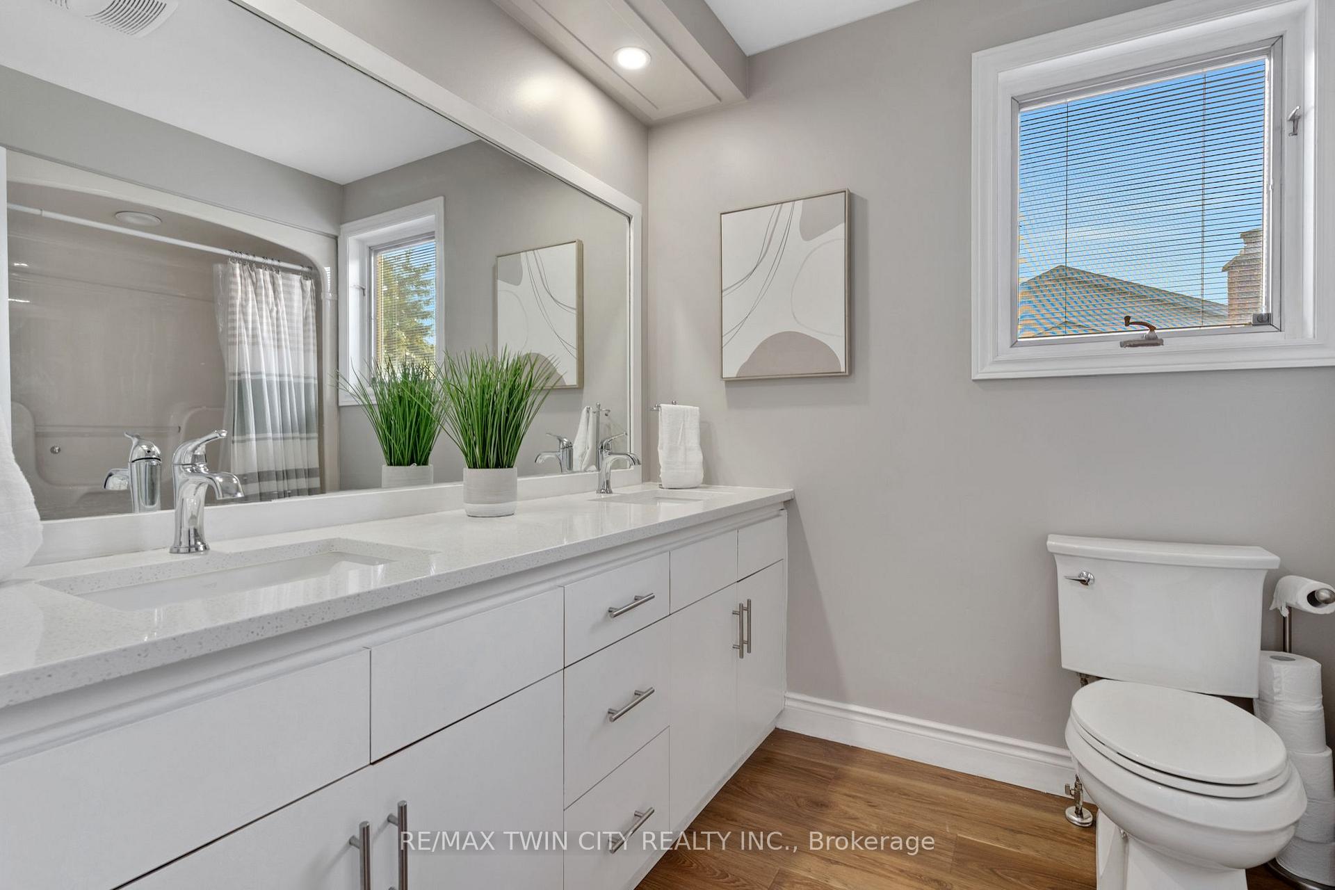 Photo 27 of 600 Coppercroft Court, Waterloo, Colonial Acres — HOMEH