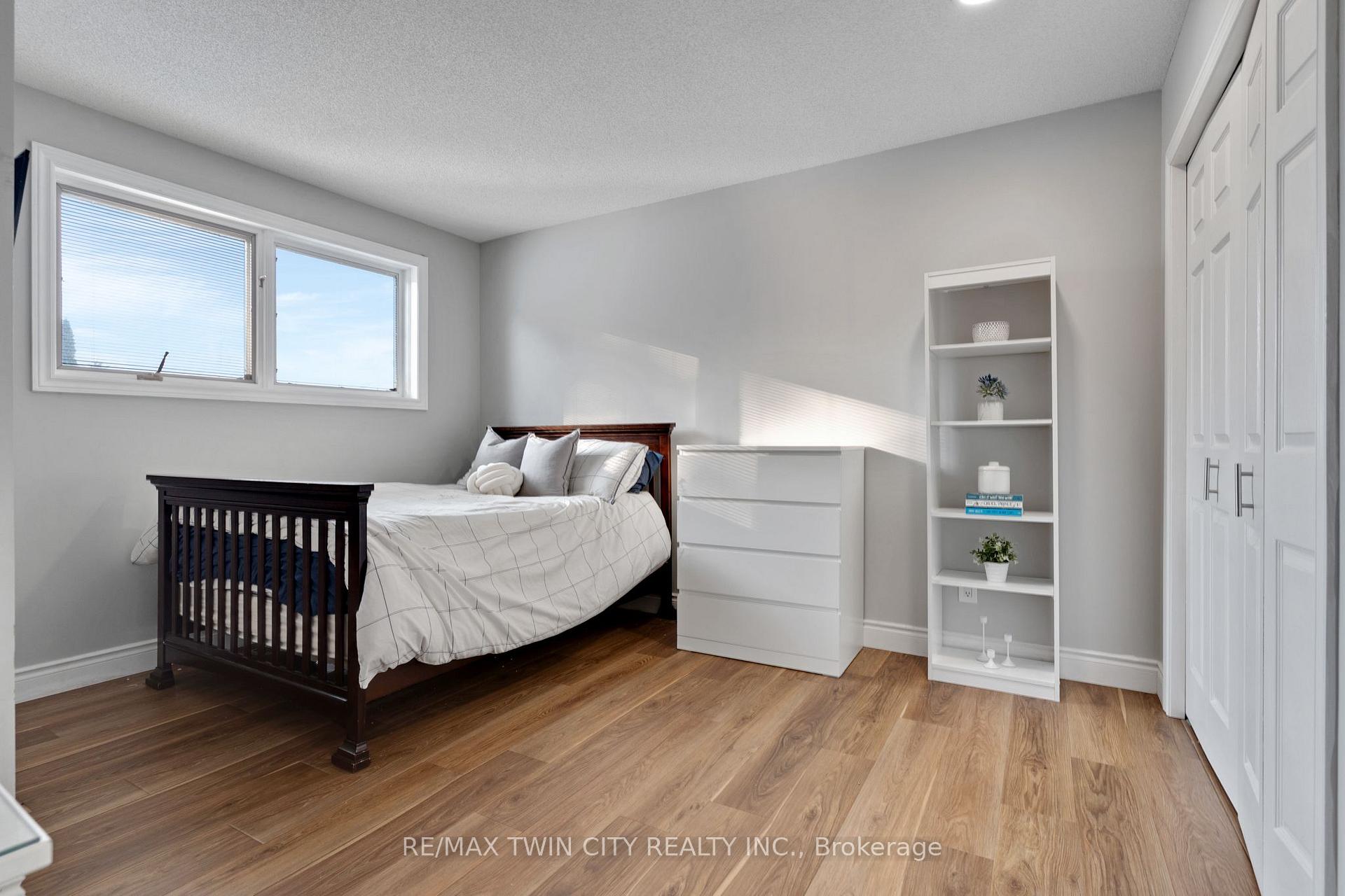 Photo 30 of 600 Coppercroft Court, Waterloo, Colonial Acres — HOMEH