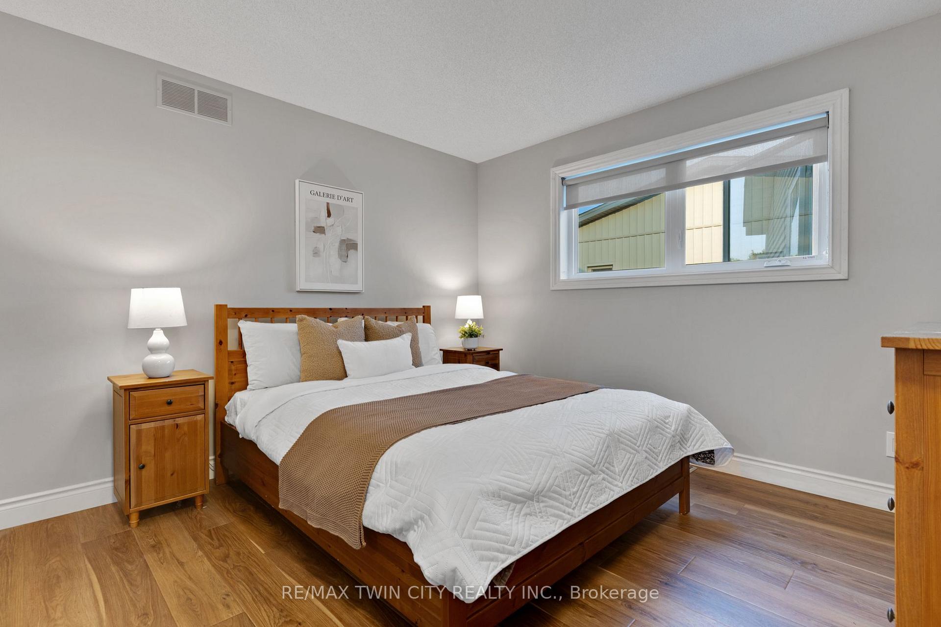 Photo 31 of 600 Coppercroft Court, Waterloo, Colonial Acres — HOMEH