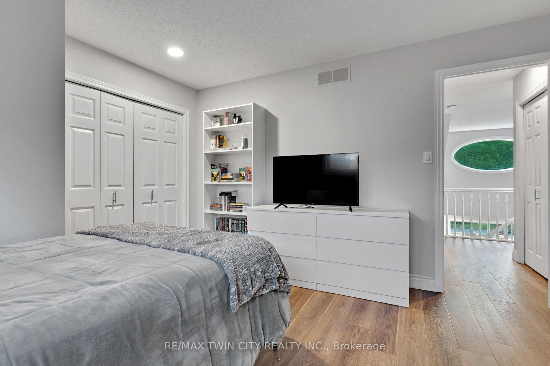 Photo 33 of 600 Coppercroft Court, Waterloo, Colonial Acres — HOMEH