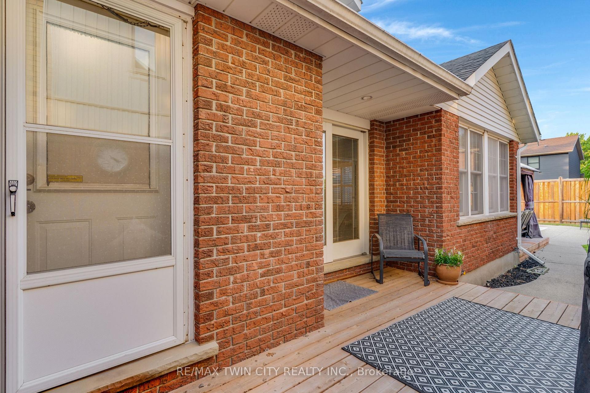 Photo 39 of 600 Coppercroft Court, Waterloo, Colonial Acres — HOMEH