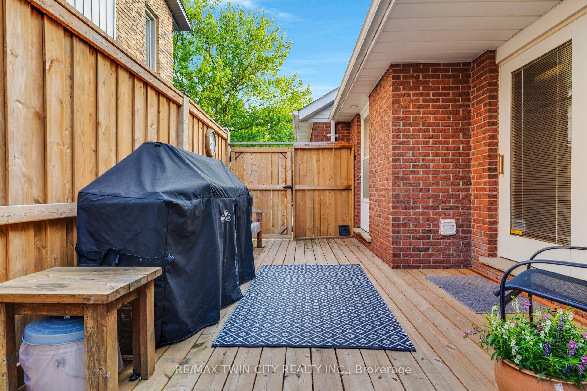 Photo 40 of 600 Coppercroft Court, Waterloo, Colonial Acres — HOMEH