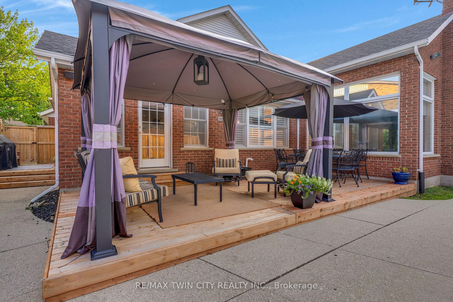Photo 41 of 600 Coppercroft Court, Waterloo, Colonial Acres — HOMEH