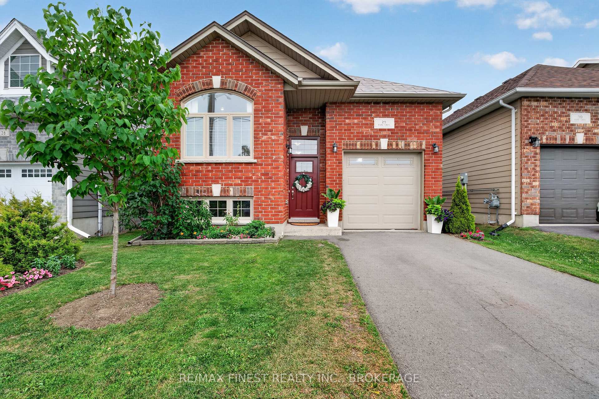 Photo 1 of 28 Park Crescent, Loyalist, Amherstview — HOMEH