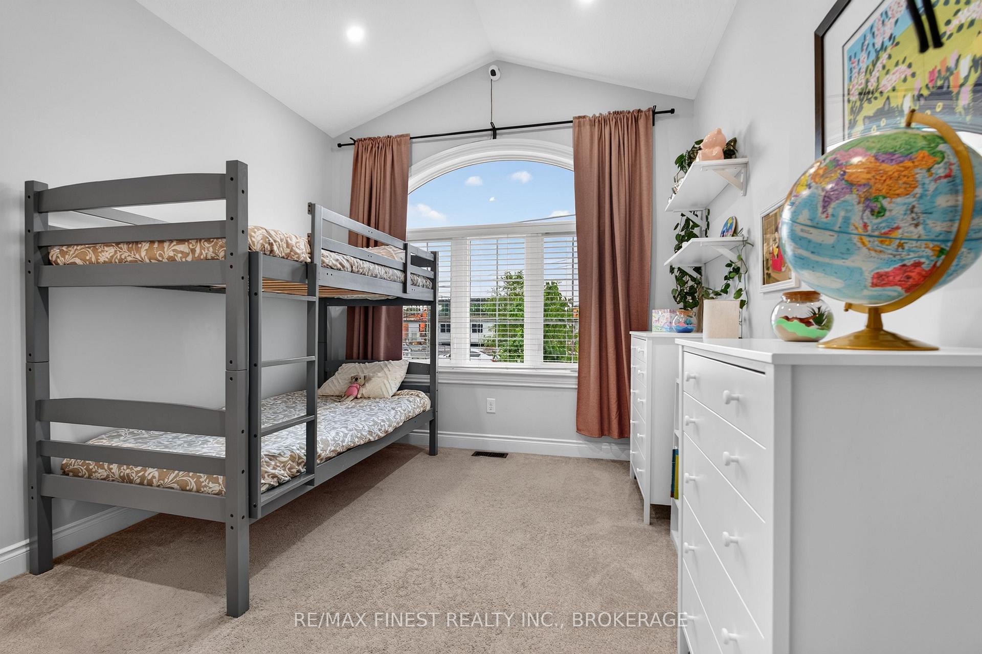 Photo 13 of 28 Park Crescent, Loyalist, Amherstview — HOMEH