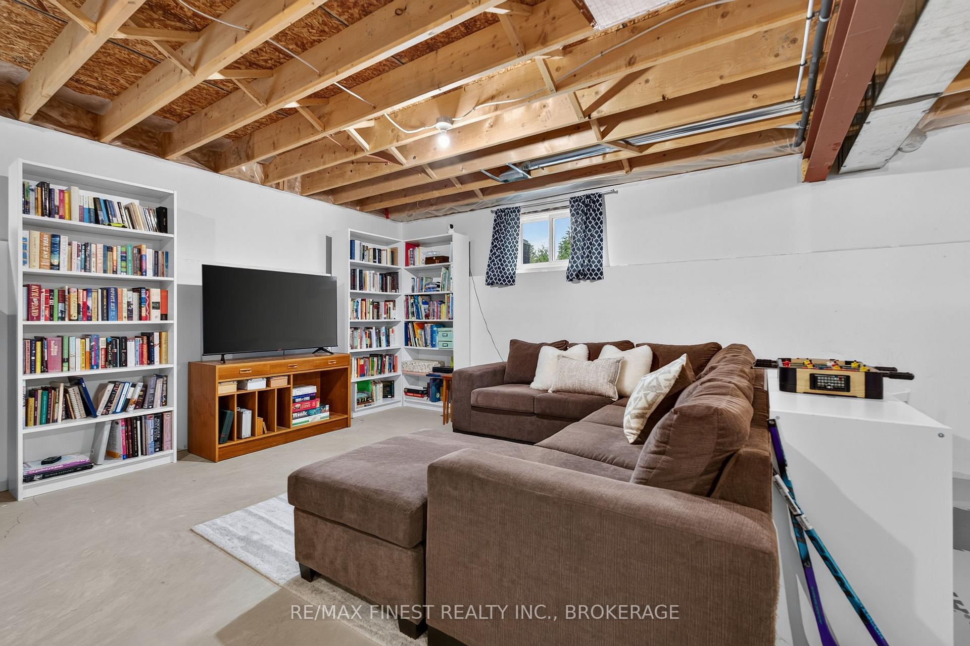 Photo 18 of 28 Park Crescent, Loyalist, Amherstview — HOMEH
