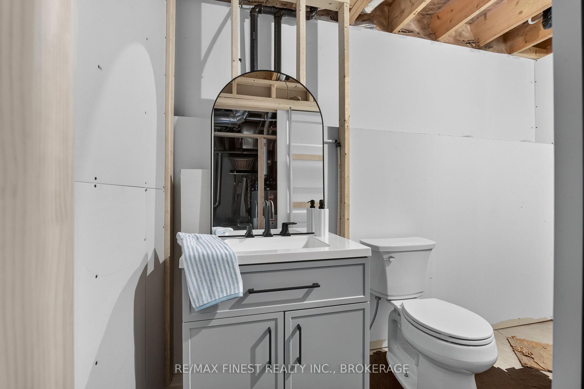 Photo 20 of 28 Park Crescent, Loyalist, Amherstview — HOMEH