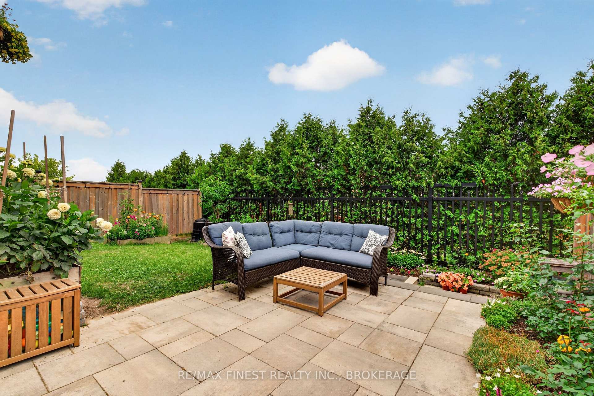 Photo 25 of 28 Park Crescent, Loyalist, Amherstview — HOMEH