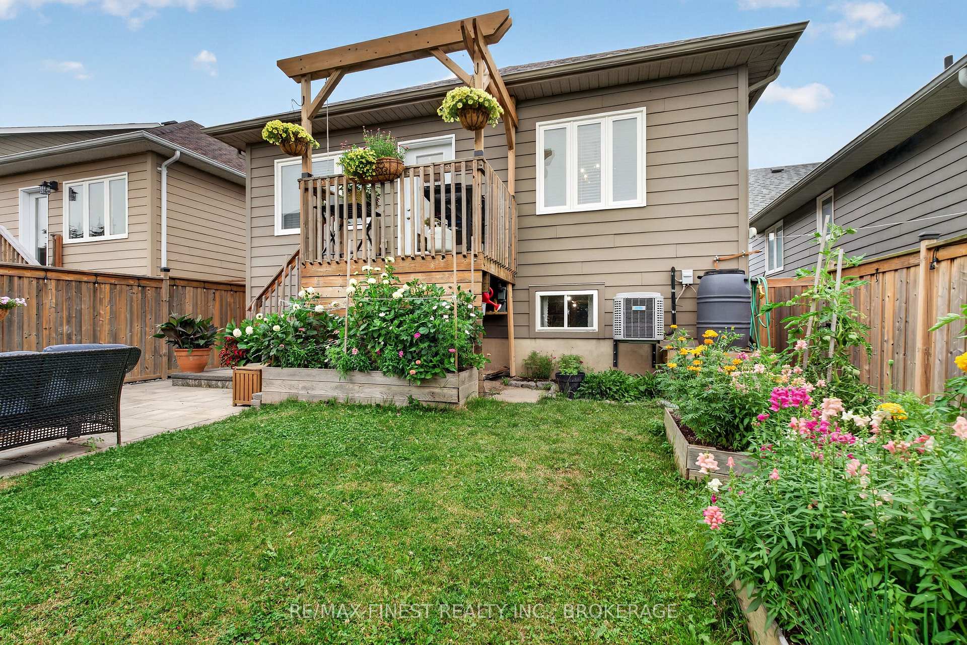 Photo 26 of 28 Park Crescent, Loyalist, Amherstview — HOMEH