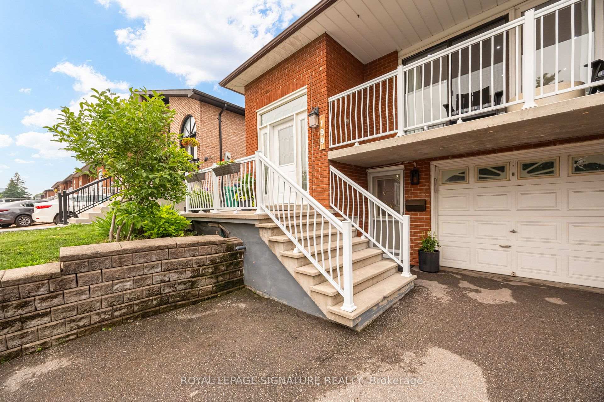 Photo 2 of 199 Chalfield Lane, Mississauga, Rathwood — HOMEH