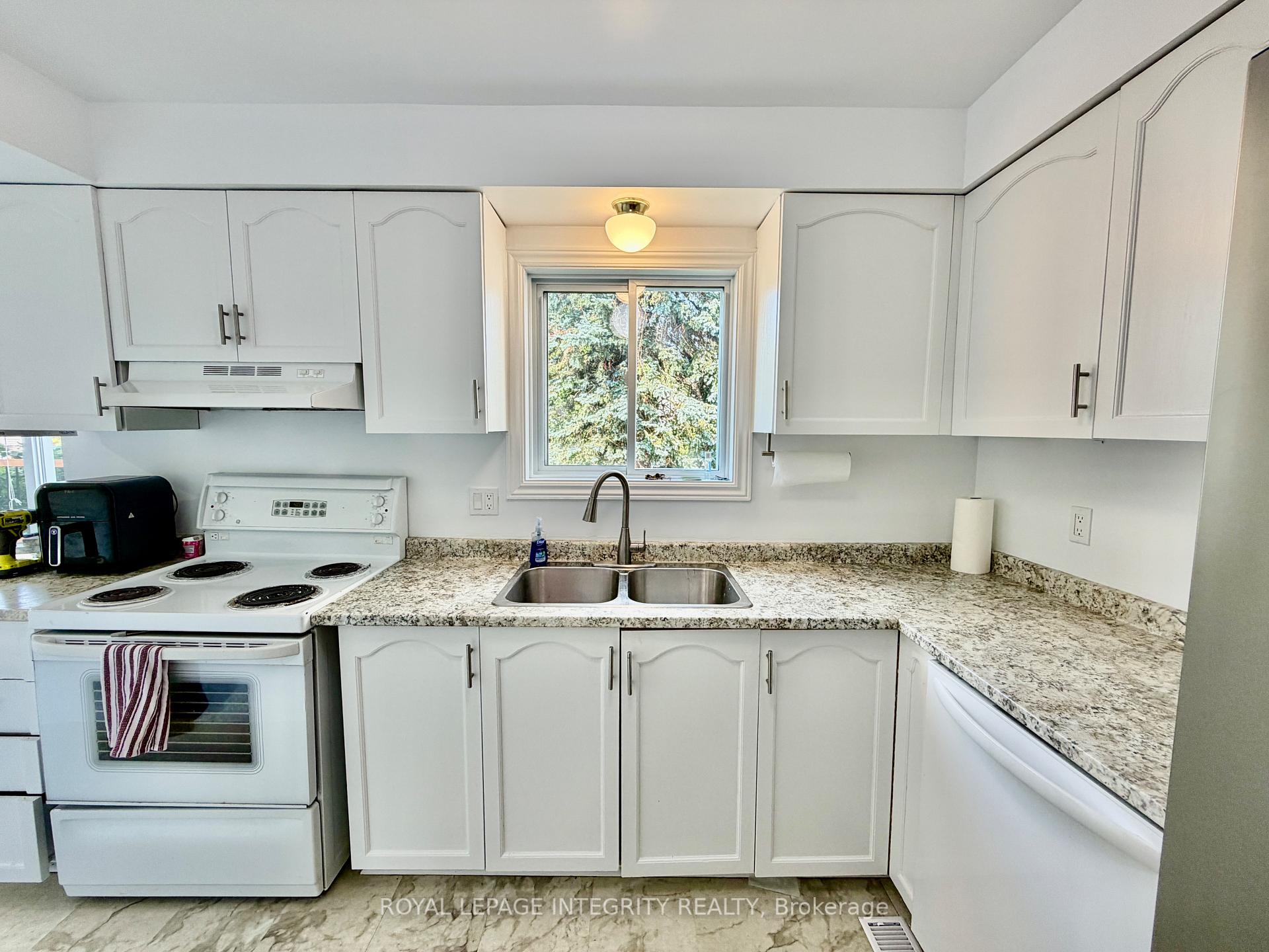 Photo 7 of 1039 Karsh Drive, Ottawa, Hunt Club Park — HOMEH