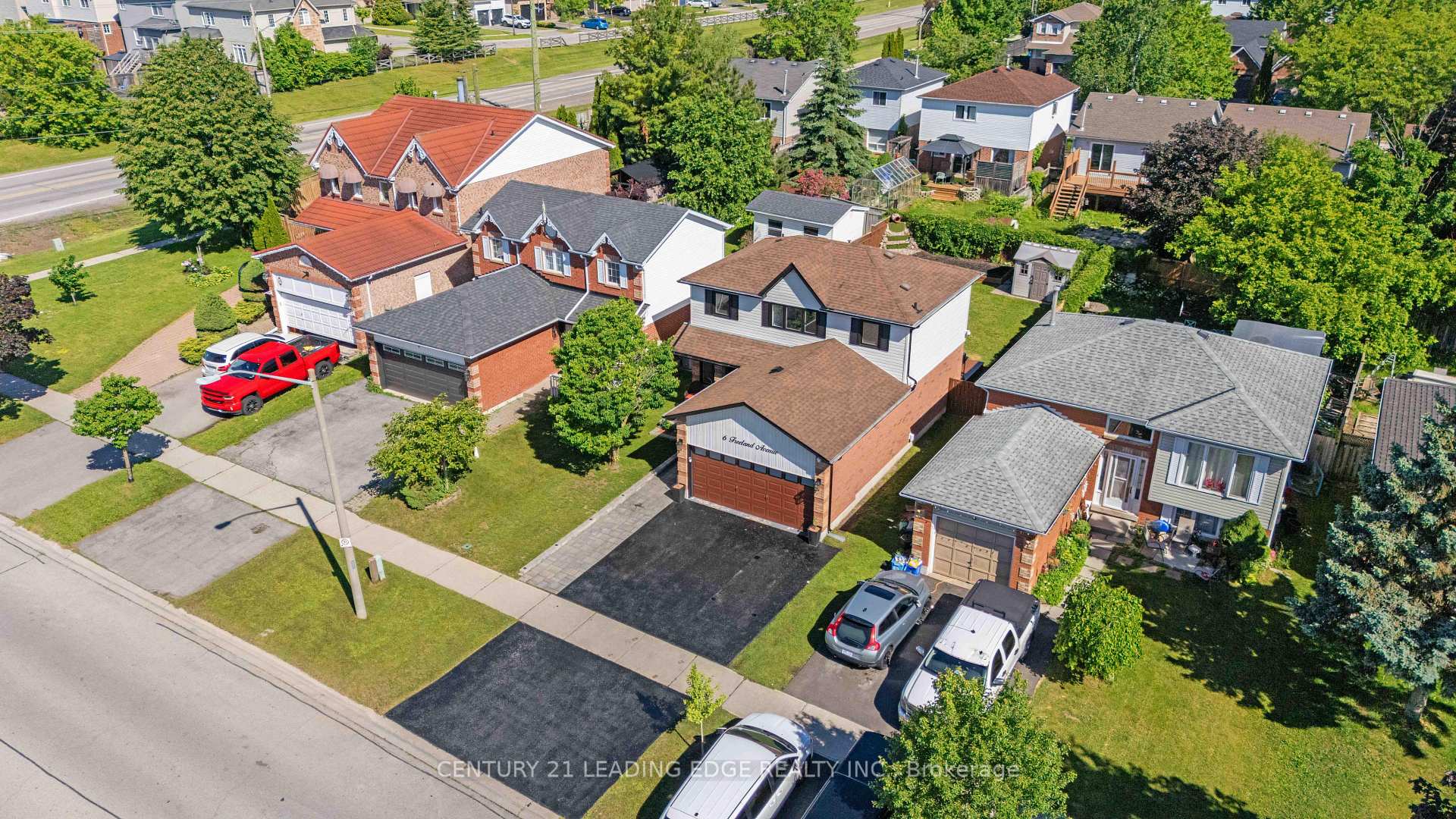 Photo 2 of 6 Freeland Avenue, Clarington, Bowmanville — HOMEH