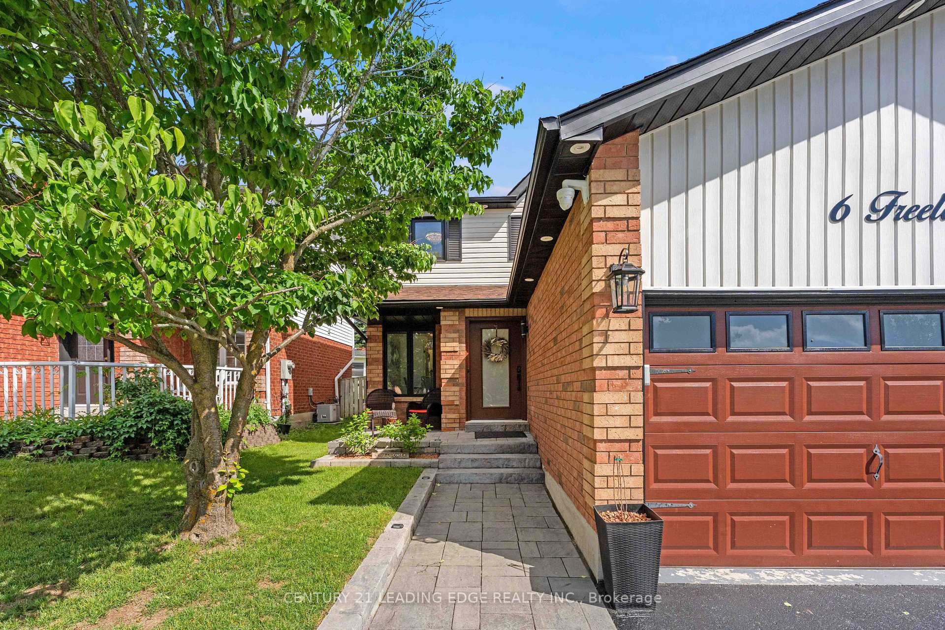 Photo 3 of 6 Freeland Avenue, Clarington, Bowmanville — HOMEH