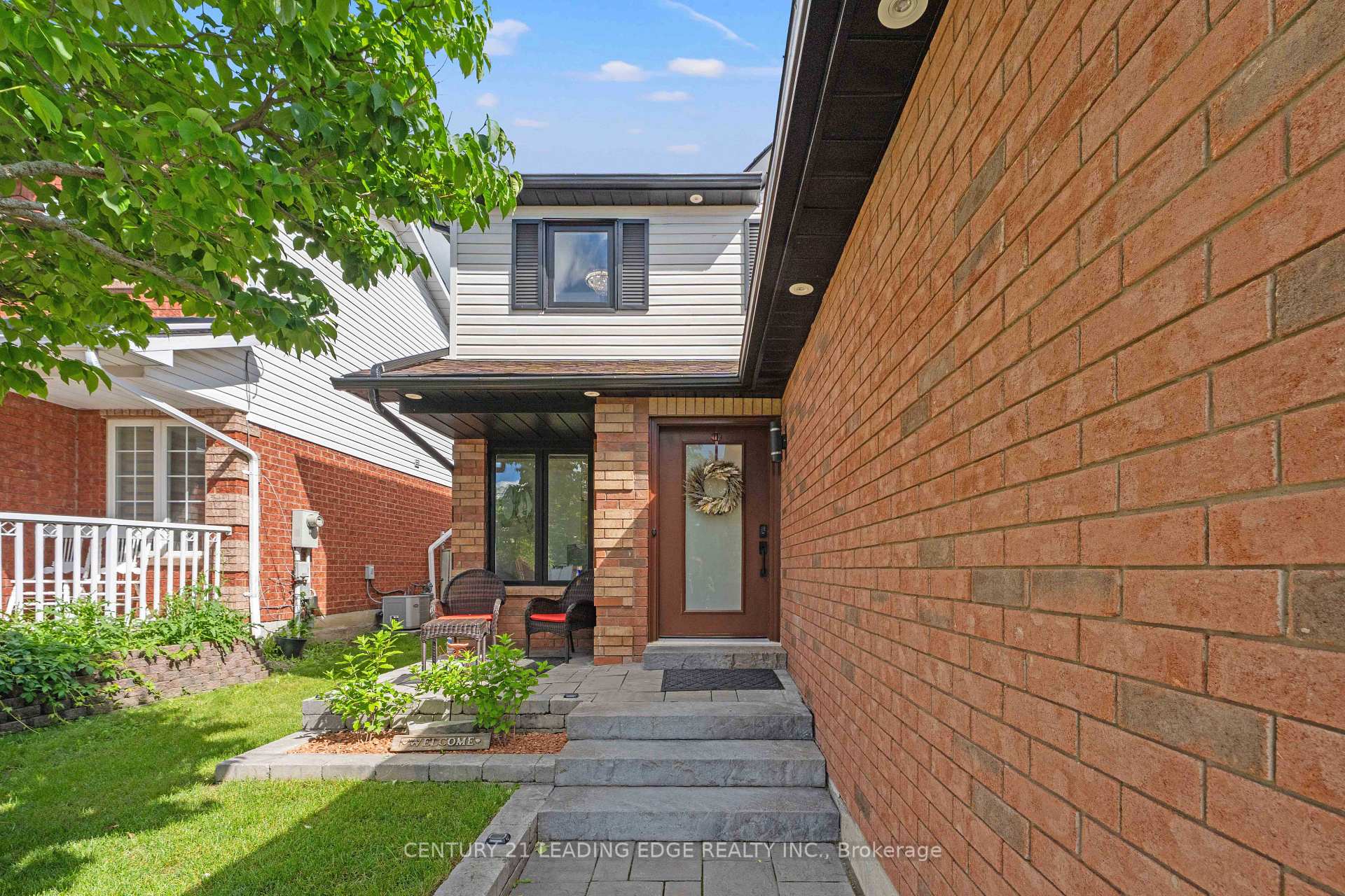 Photo 4 of 6 Freeland Avenue, Clarington, Bowmanville — HOMEH