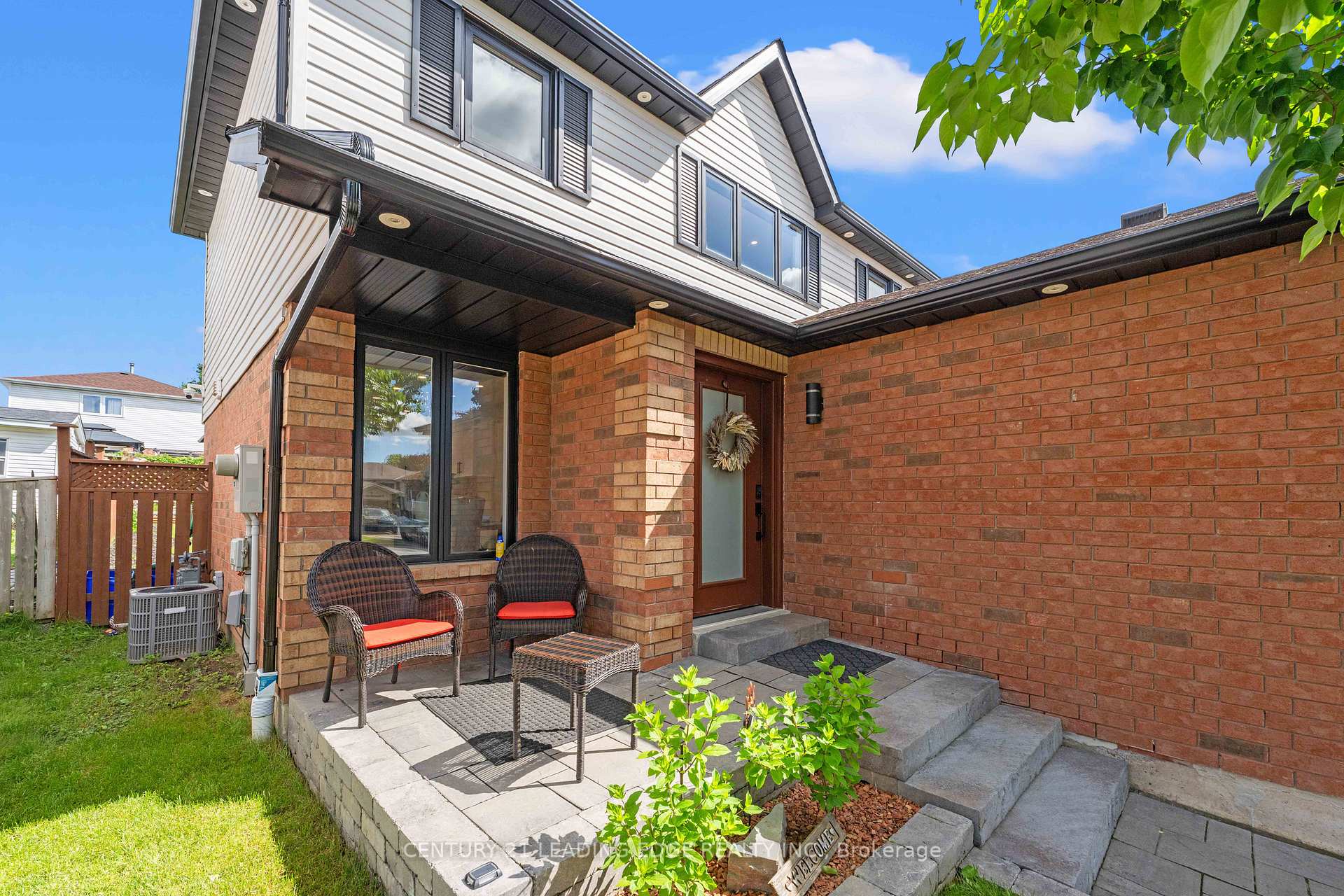Photo 5 of 6 Freeland Avenue, Clarington, Bowmanville — HOMEH