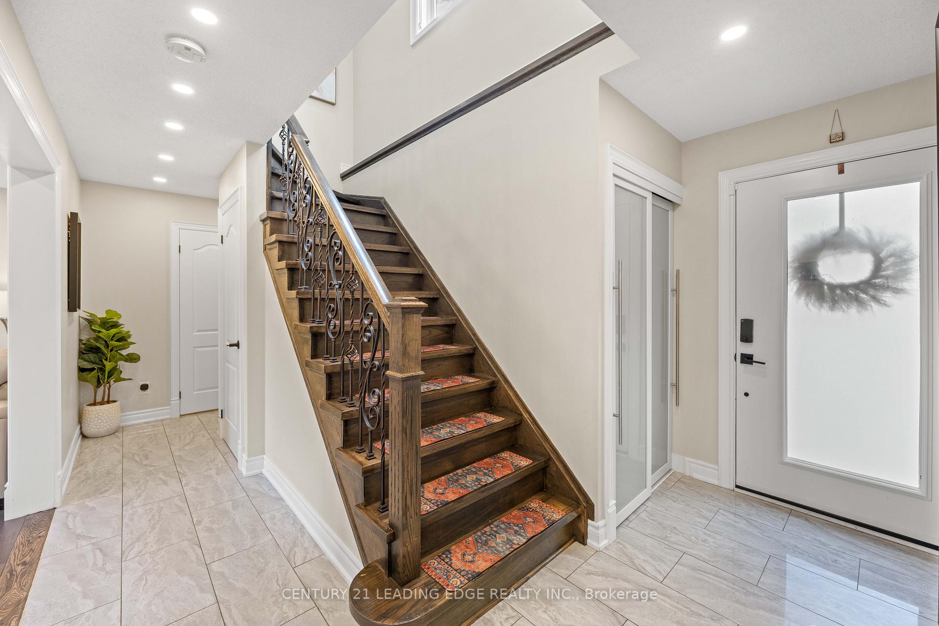 Photo 8 of 6 Freeland Avenue, Clarington, Bowmanville — HOMEH