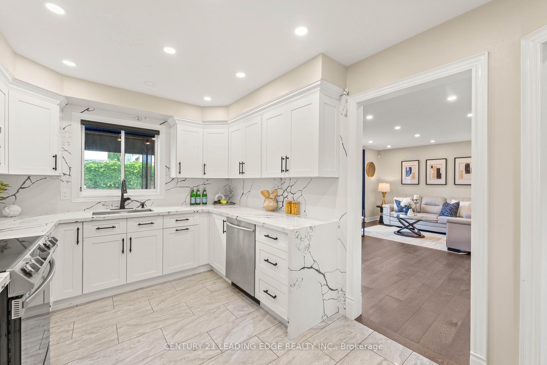 Photo 10 of 6 Freeland Avenue, Clarington, Bowmanville — HOMEH