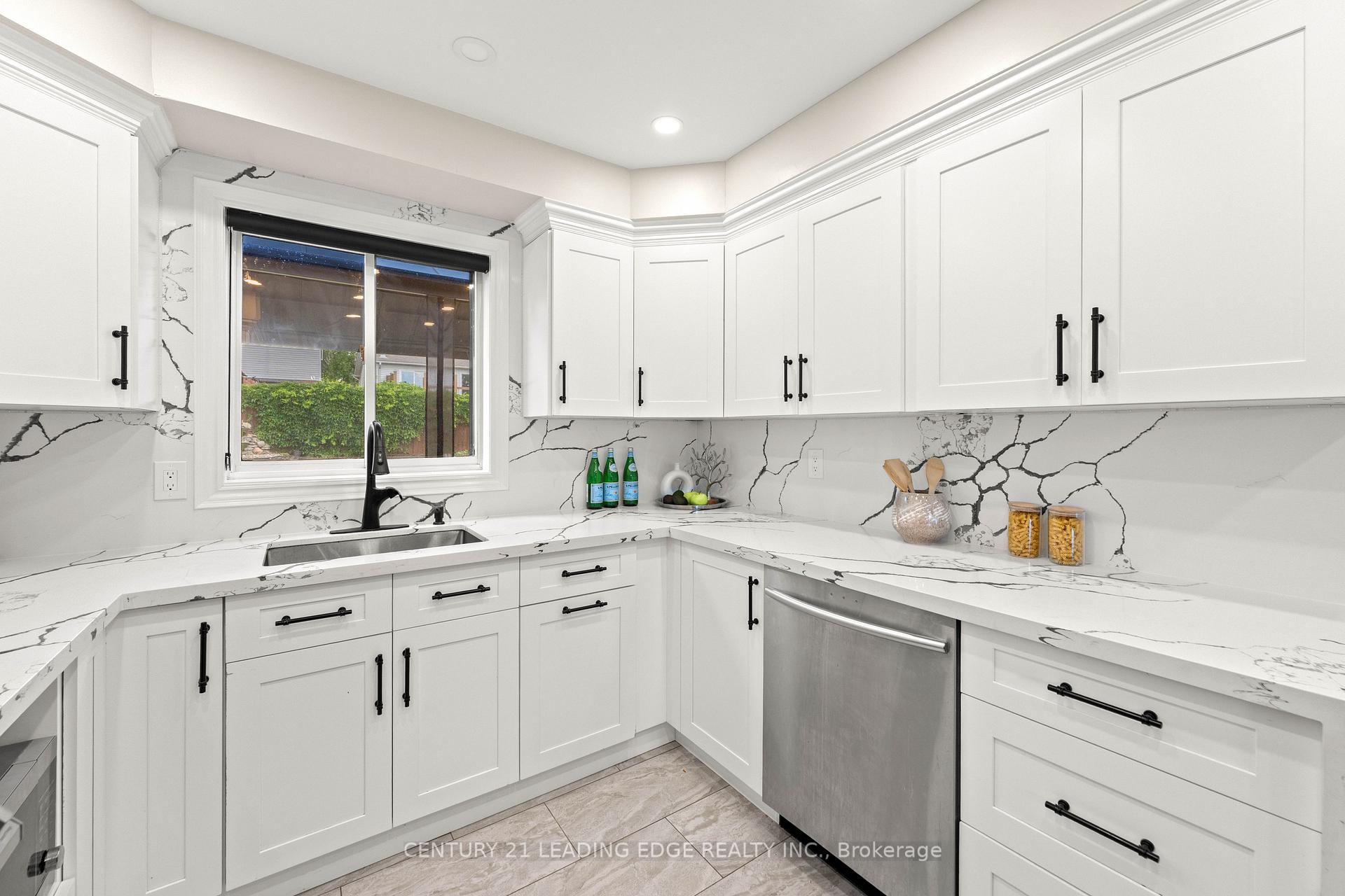 Photo 12 of 6 Freeland Avenue, Clarington, Bowmanville — HOMEH