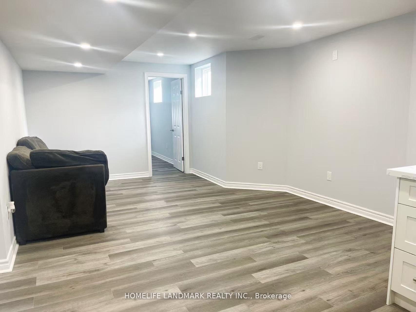 Photo 4 of Unit Basement, 21 Weekes Avenue, Richmond Hill, Oak Ridges — HOMEH