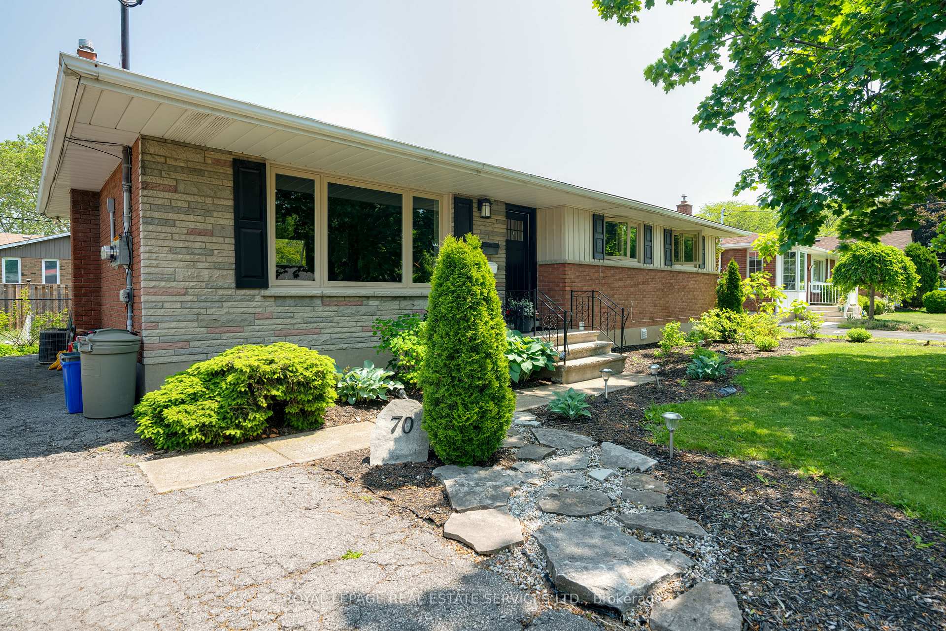 Photo 2 of 70 Rochelle Drive, St. Catharines, Bunting/Linwell — HOMEH