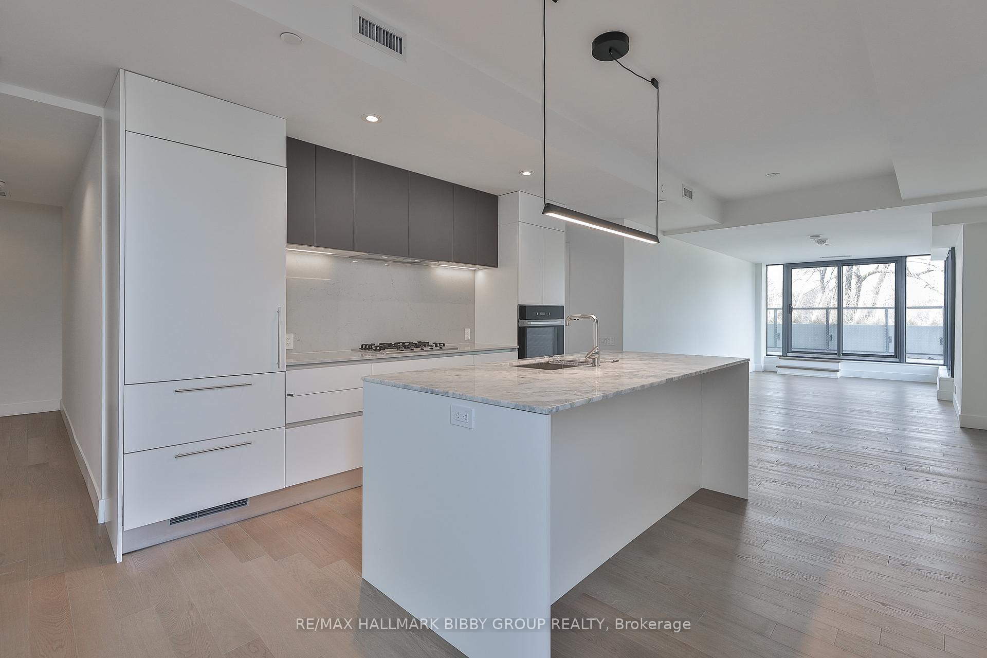 Front of Unit 310, 1414 Bayview Avenue