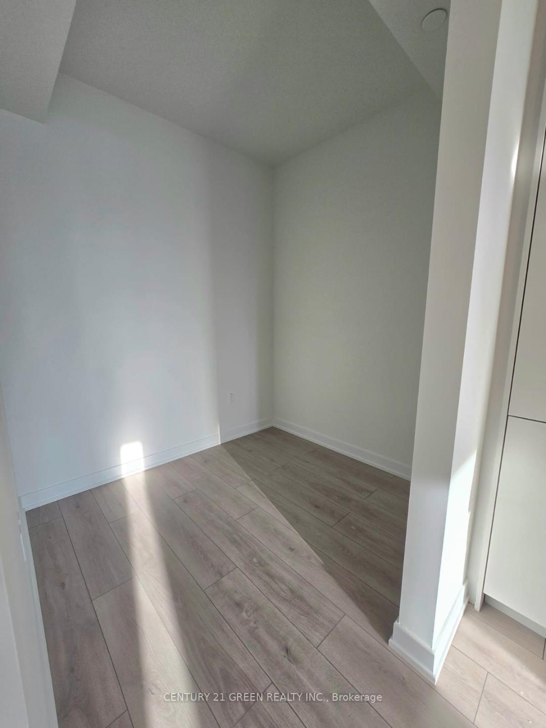 Photo 14 of Unit 516, 1 Fairview Road E, Mississauga, Mississauga Valleys — HOMEH