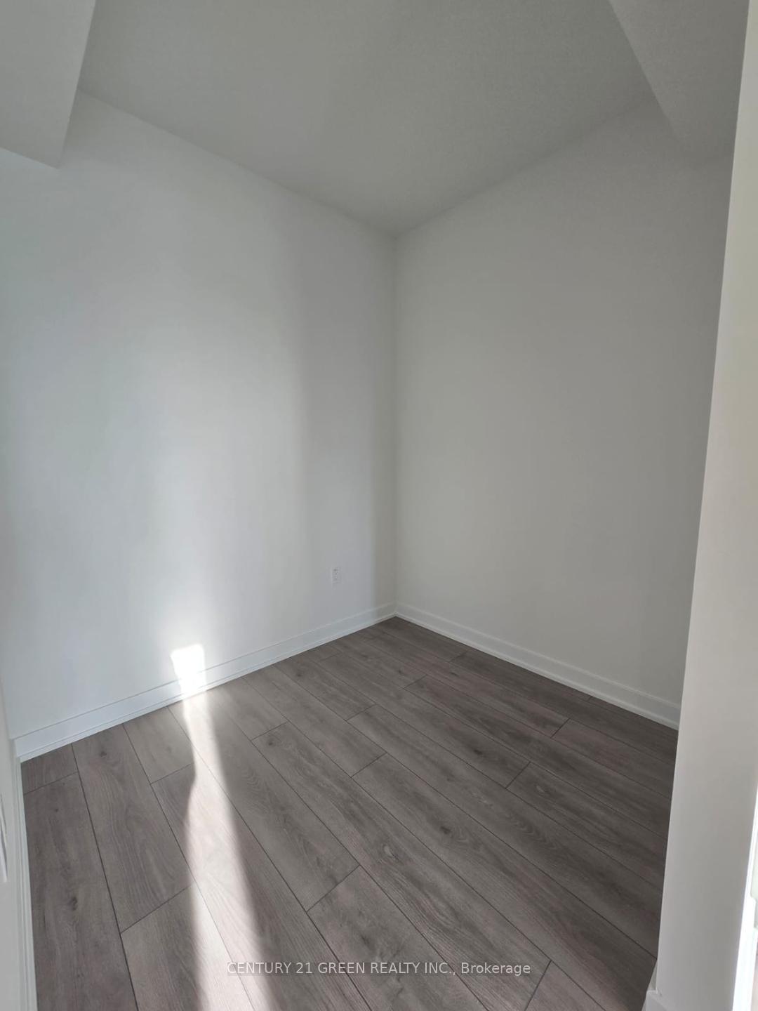 Photo 15 of Unit 516, 1 Fairview Road E, Mississauga, Mississauga Valleys — HOMEH