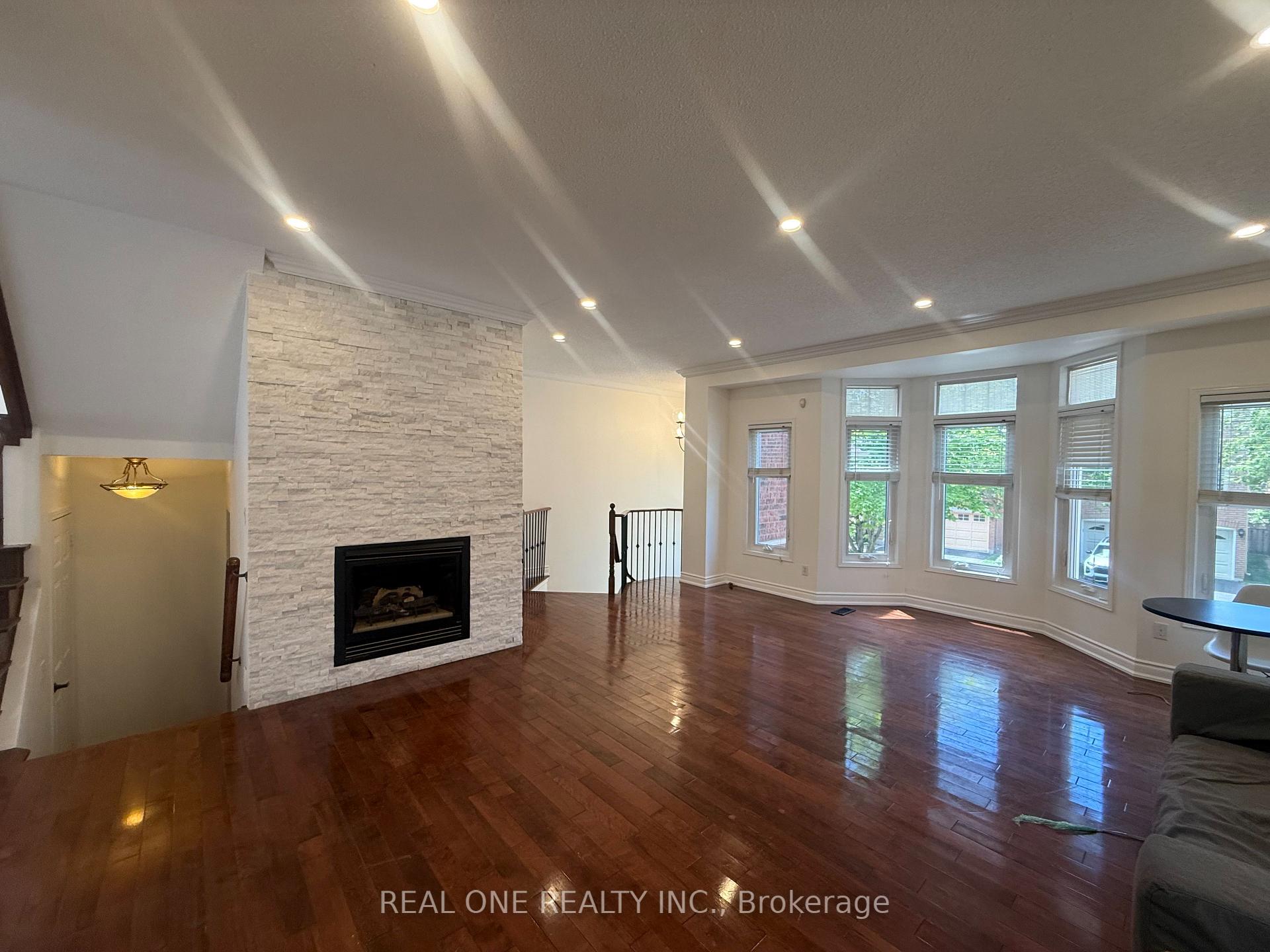 Photo 2 of 93 Brunswick Avenue, Markham, Berczy — HOMEH