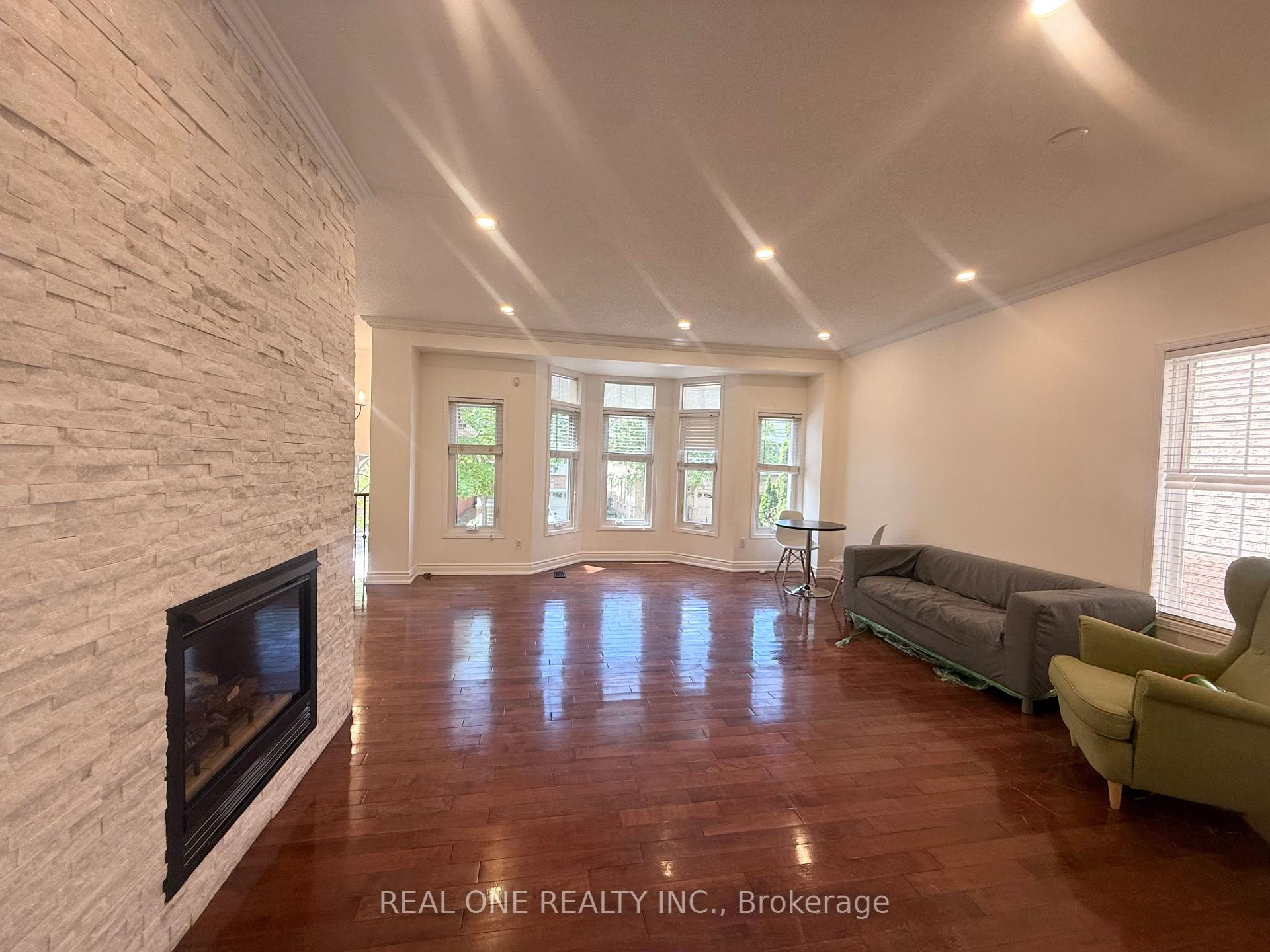 Photo 3 of 93 Brunswick Avenue, Markham, Berczy — HOMEH