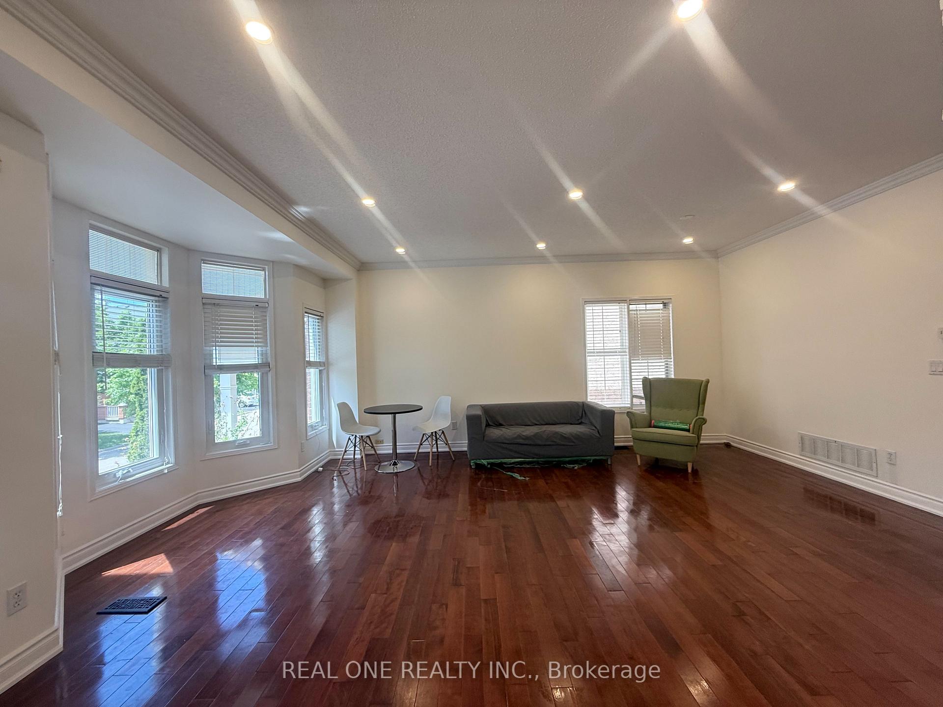 Photo 4 of 93 Brunswick Avenue, Markham, Berczy — HOMEH