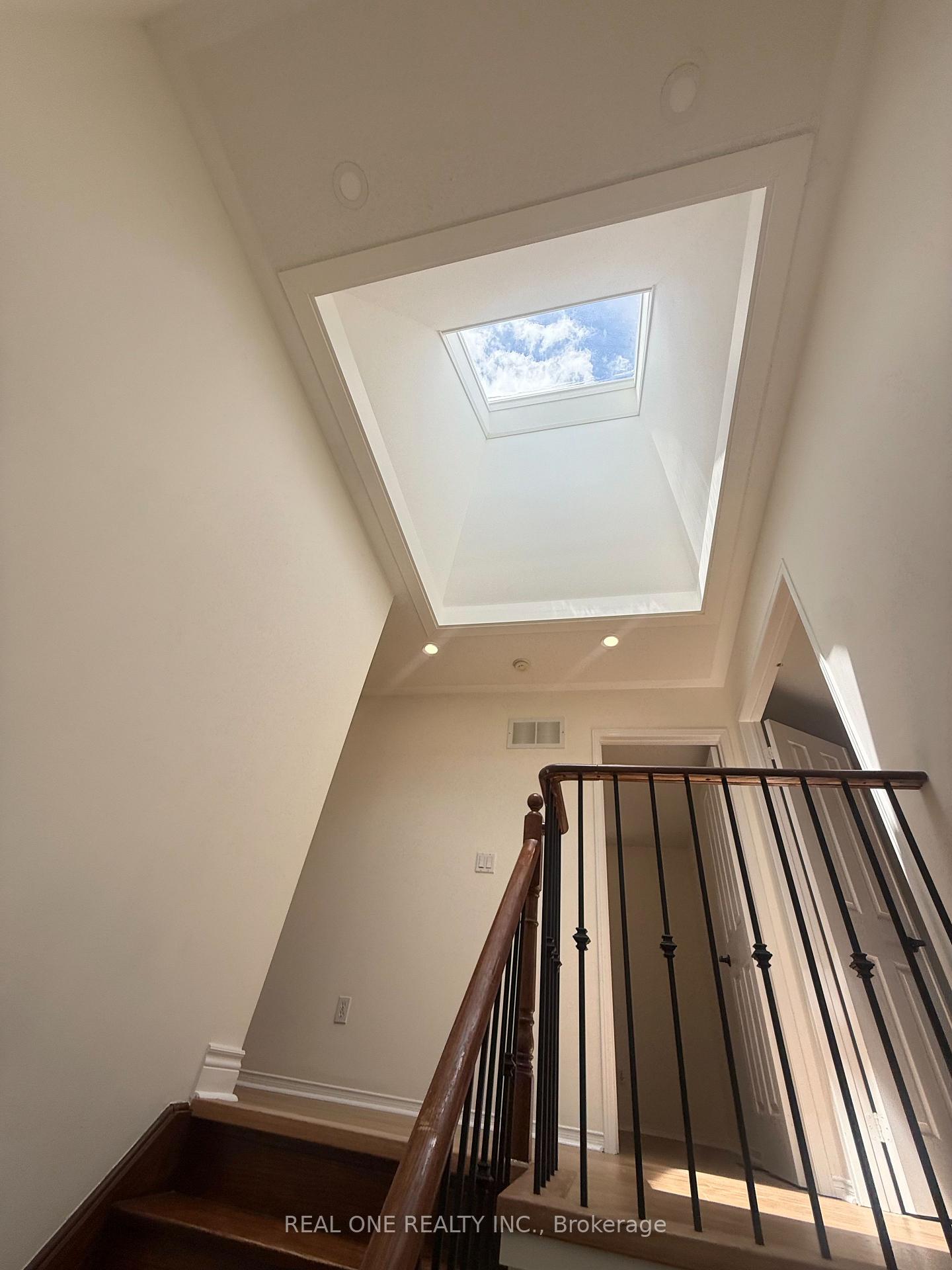 Photo 5 of 93 Brunswick Avenue, Markham, Berczy — HOMEH