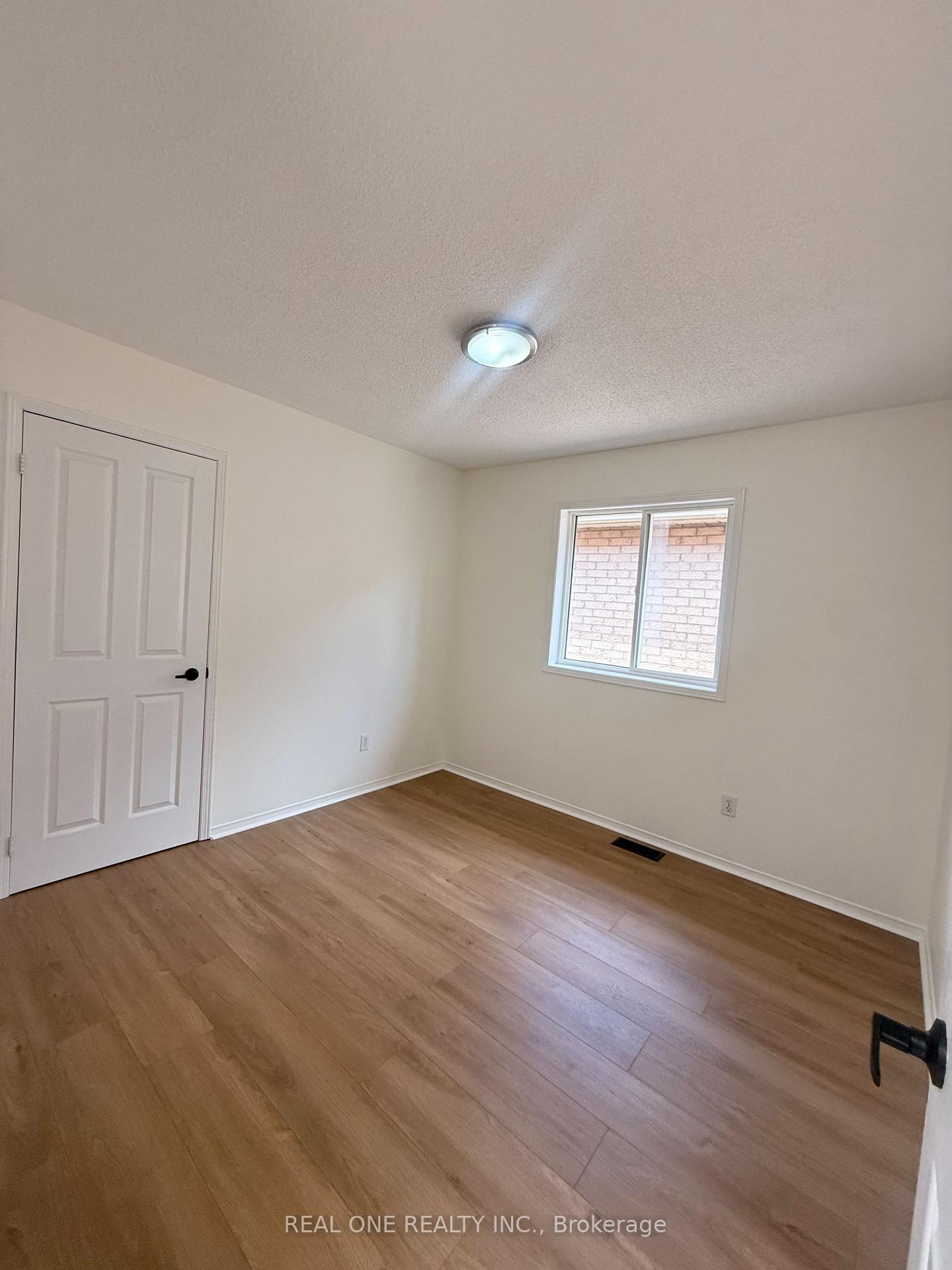 Photo 13 of 93 Brunswick Avenue, Markham, Berczy — HOMEH