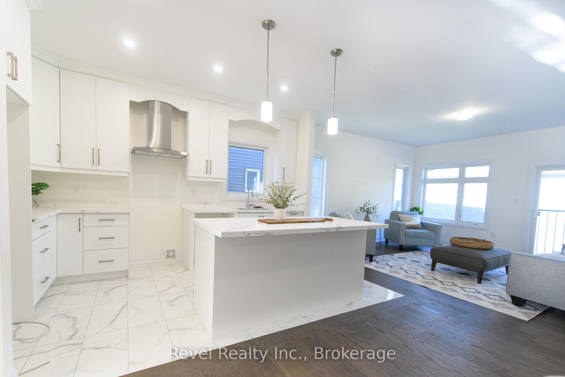 Photo 2 of 43 Joanne Crescent, Wasaga Beach — HOMEH