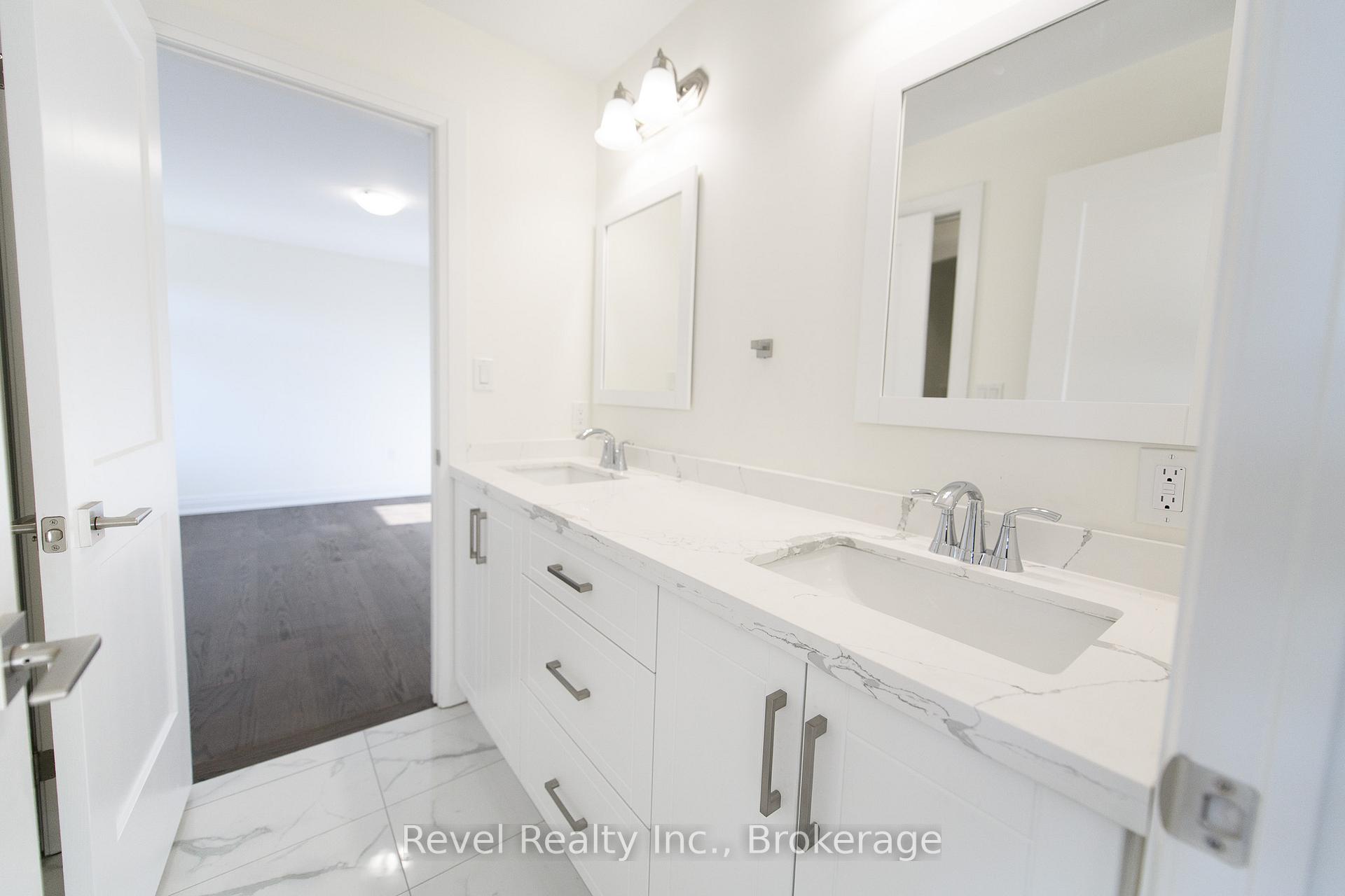 Photo 11 of 43 Joanne Crescent, Wasaga Beach — HOMEH