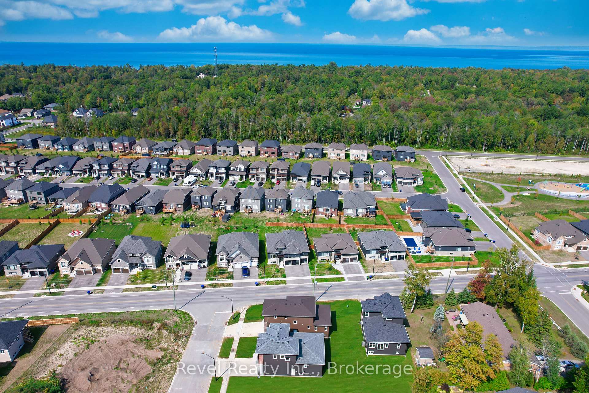 Photo 16 of 43 Joanne Crescent, Wasaga Beach — HOMEH