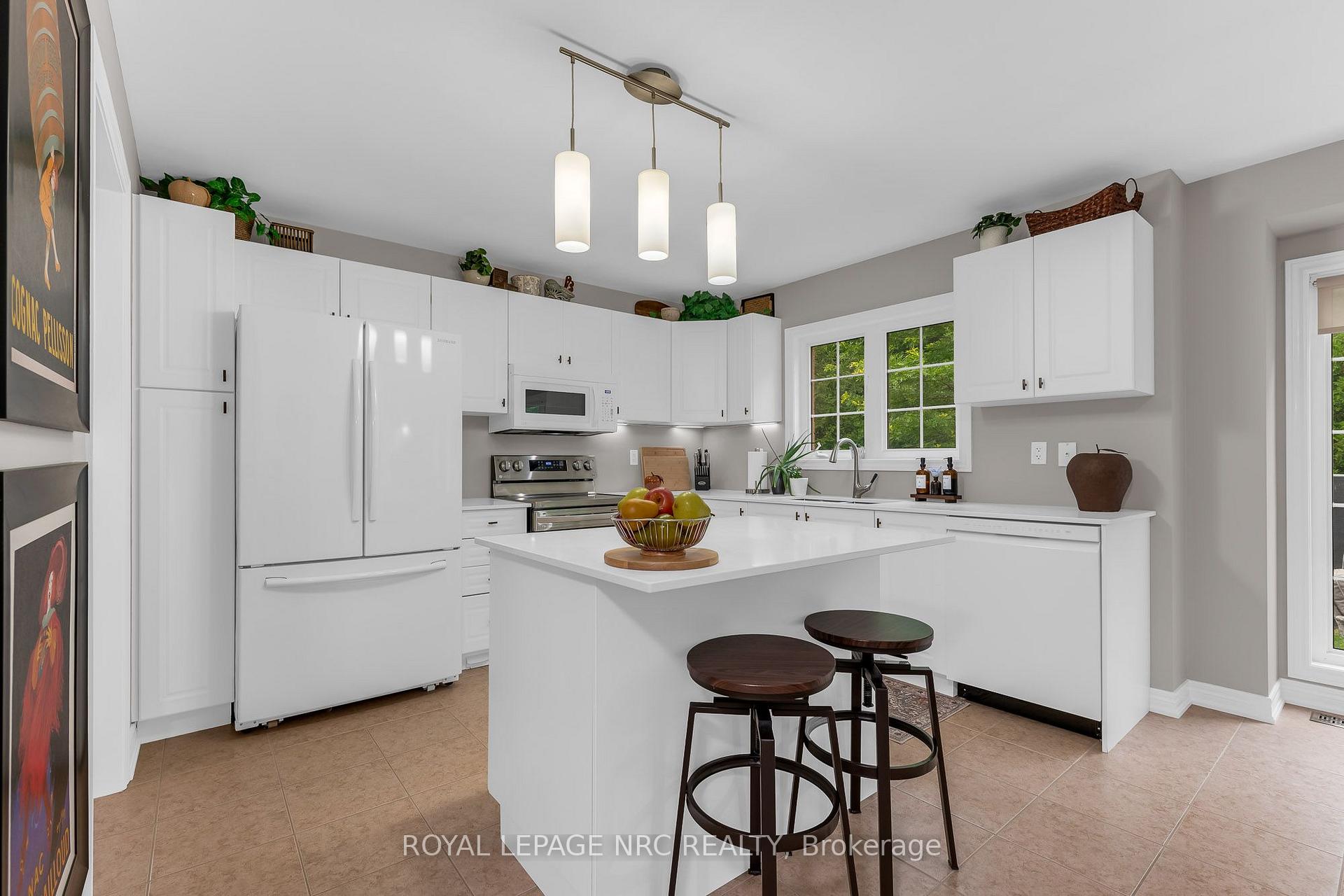 Photo 8 of 6697 St. Michael Drive, Niagara Falls, Forestview — HOMEH
