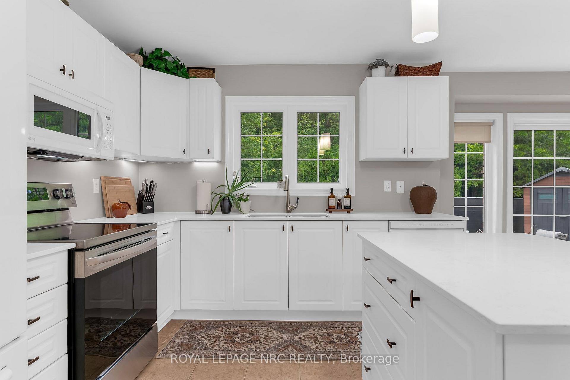 Photo 10 of 6697 St. Michael Drive, Niagara Falls, Forestview — HOMEH