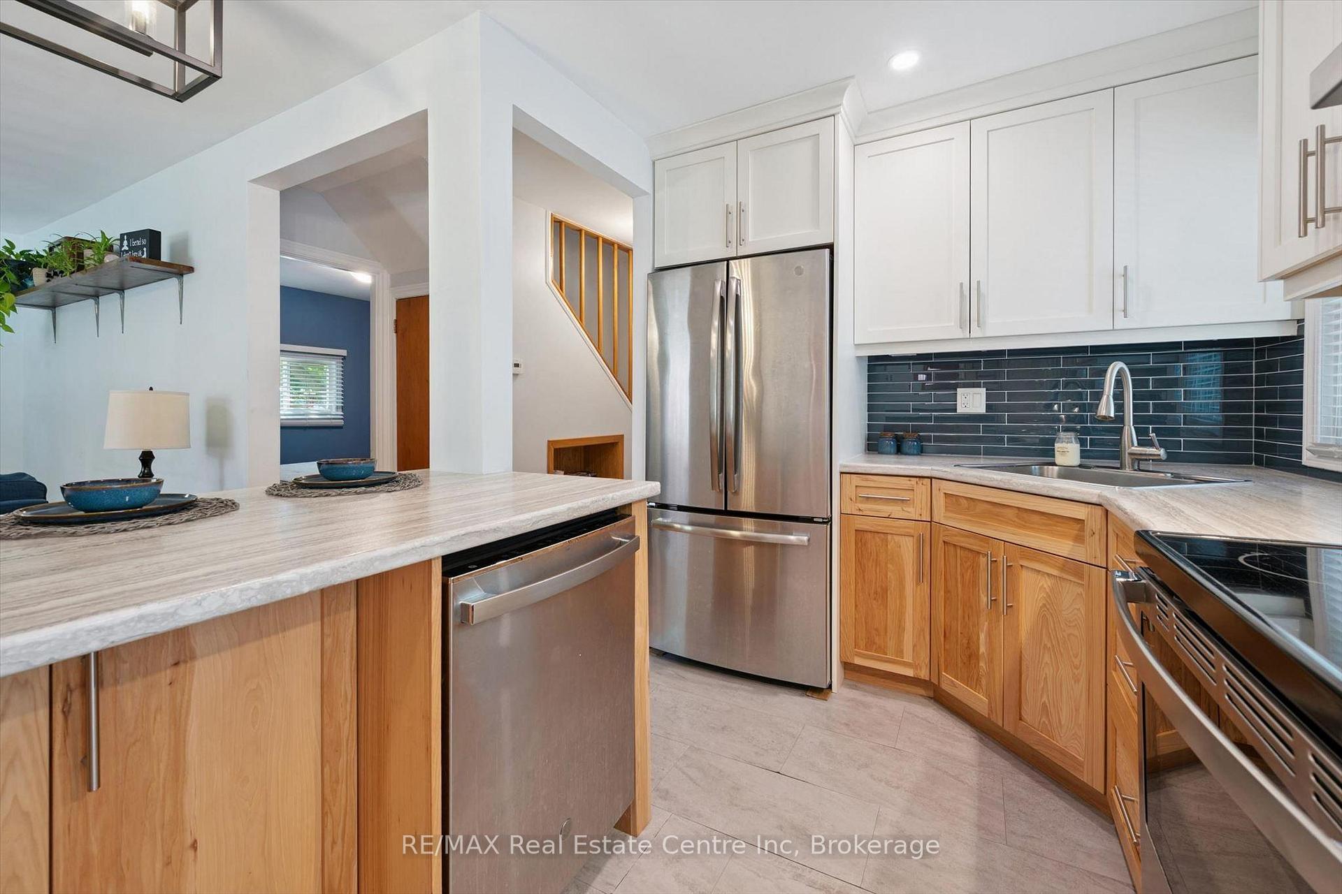 Photo 7 of 80 Memorial Crescent, Guelph, Junction/Onward Willow — HOMEH