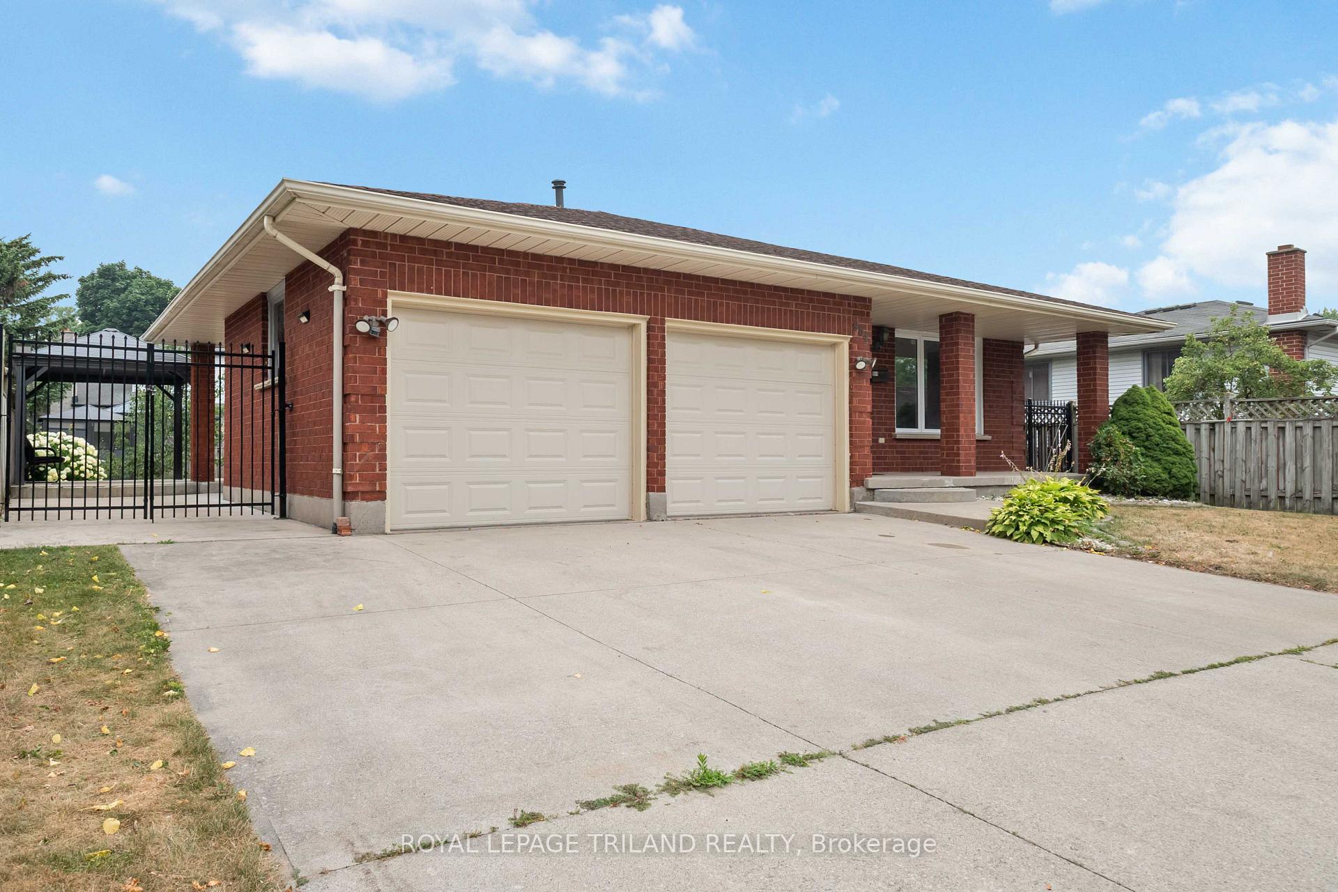 Photo 2 of 954 Chippewa Drive, London, East D — HOMEH