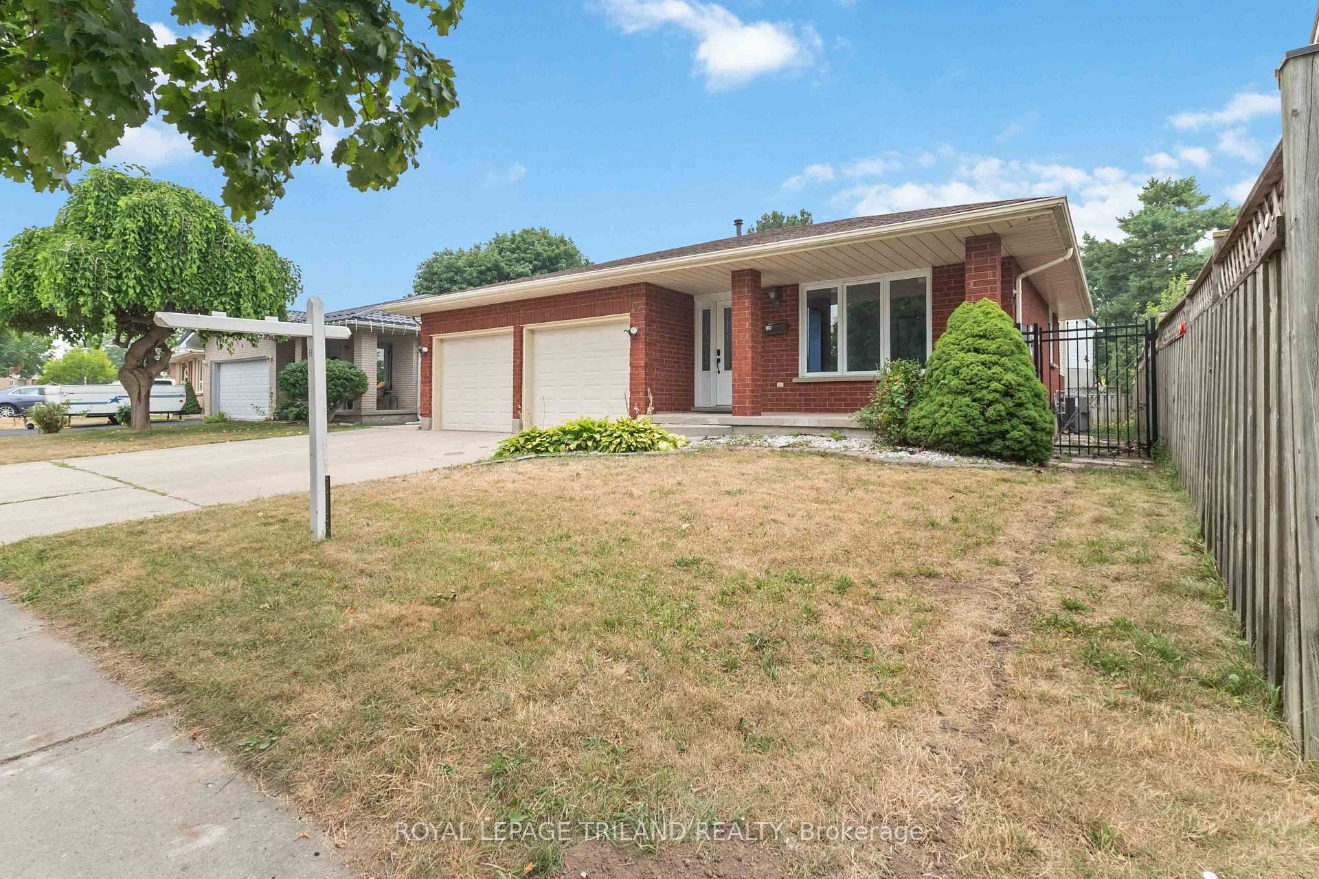 Photo 3 of 954 Chippewa Drive, London, East D — HOMEH