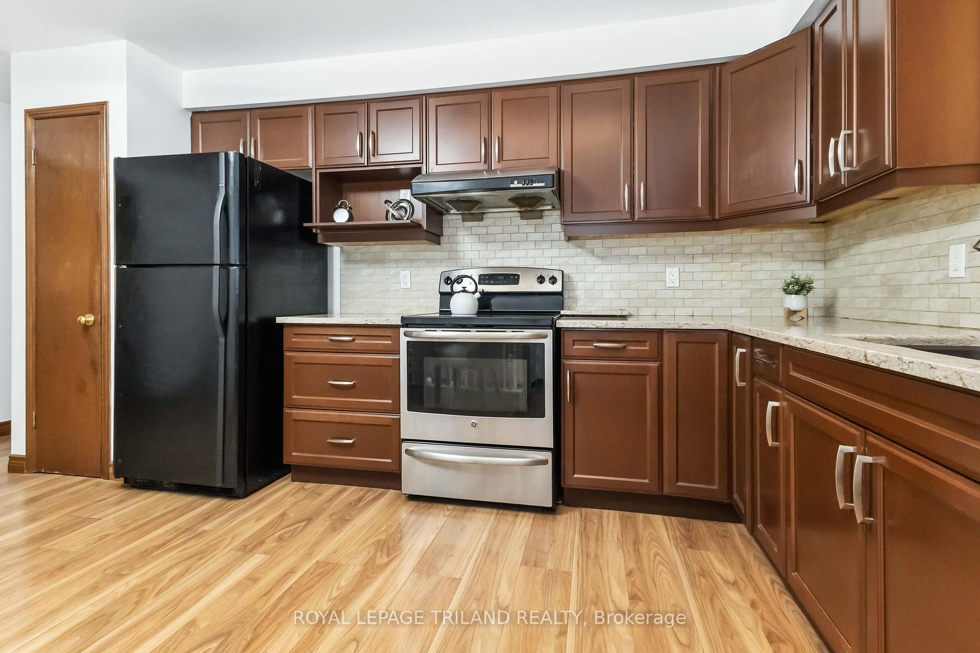 Photo 7 of 954 Chippewa Drive, London, East D — HOMEH